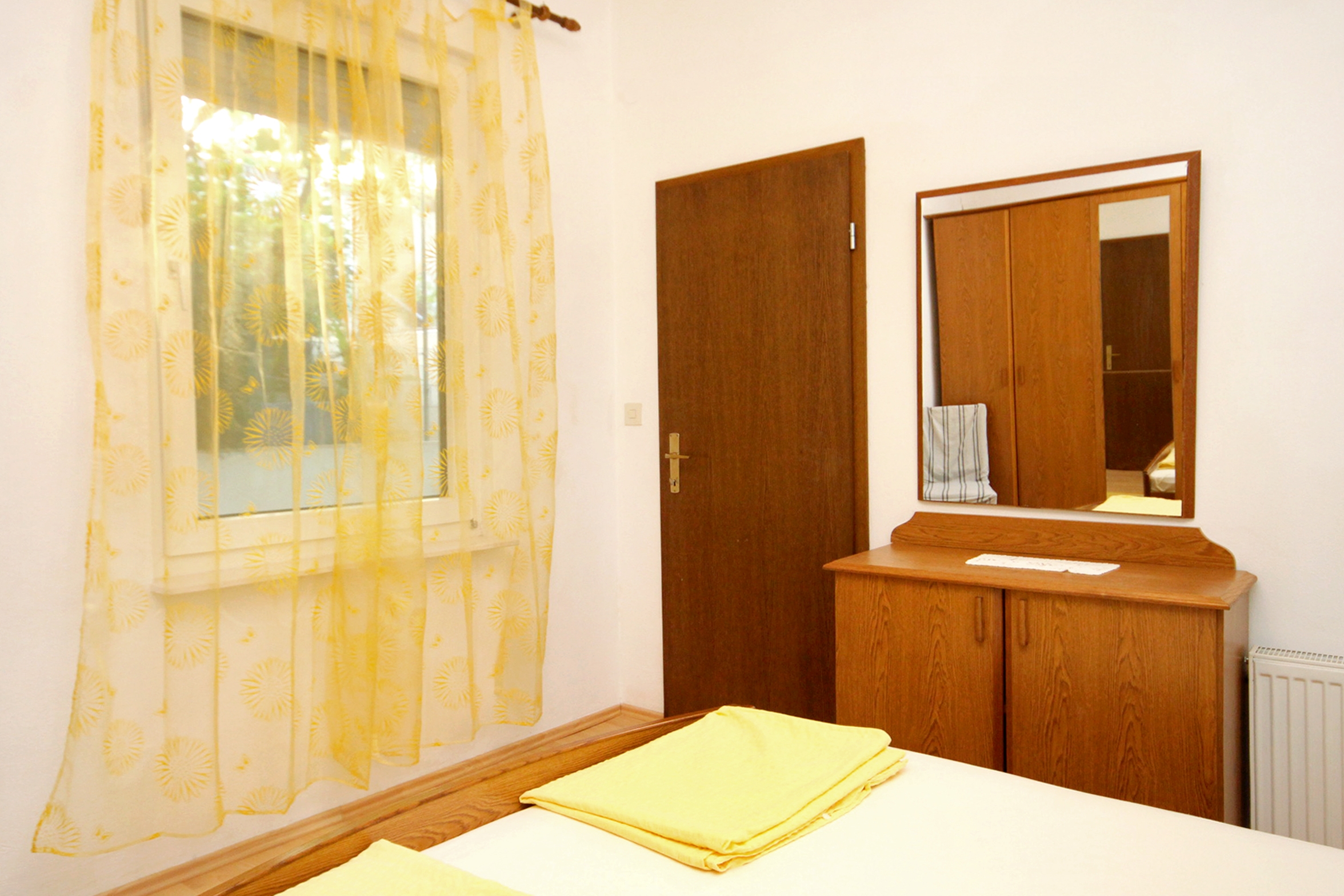 Two bedroom apartment near beach Zavalatica, Korčula  A-b
