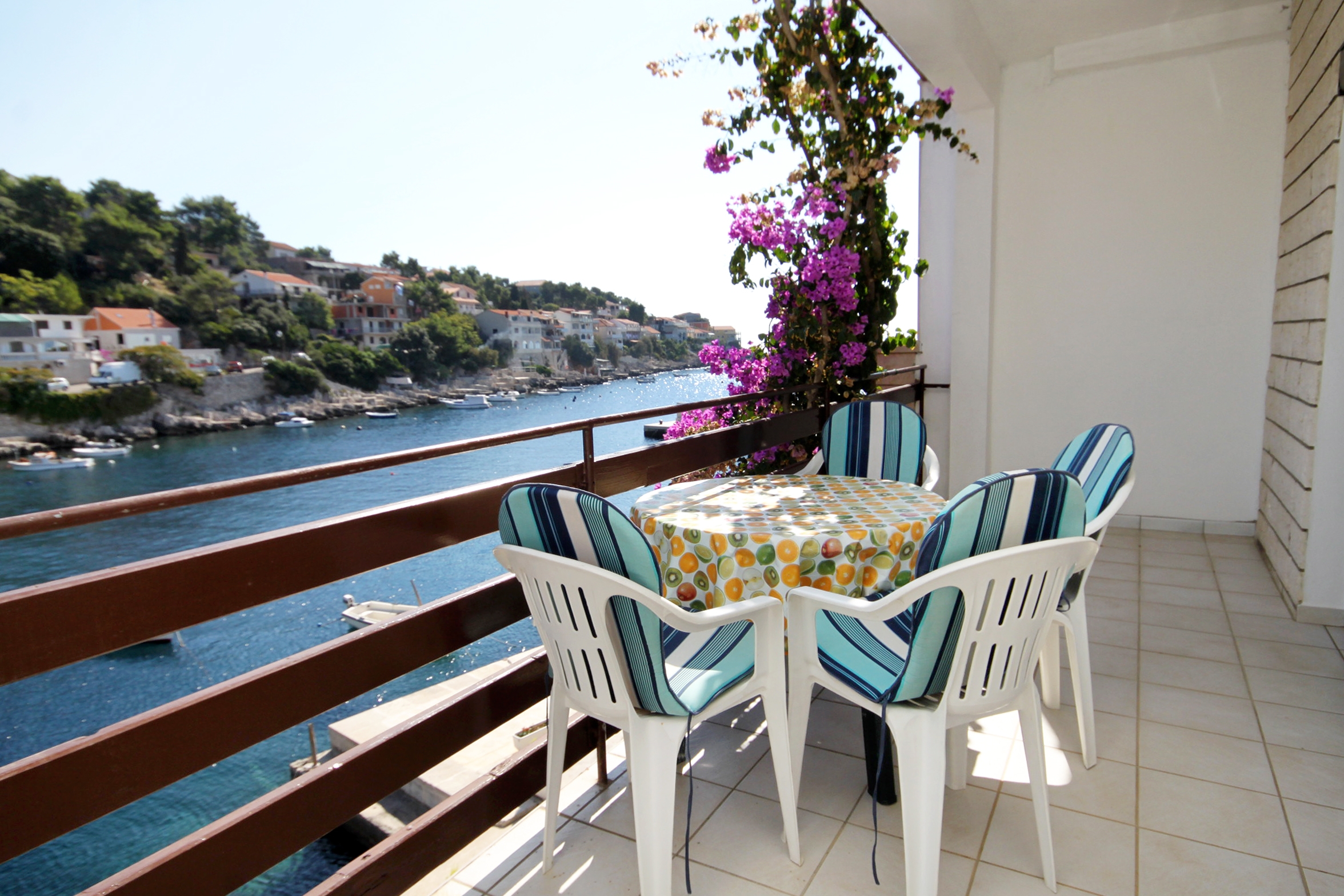Two bedroom apartment near beach Zavalatica, Korčula  A-b