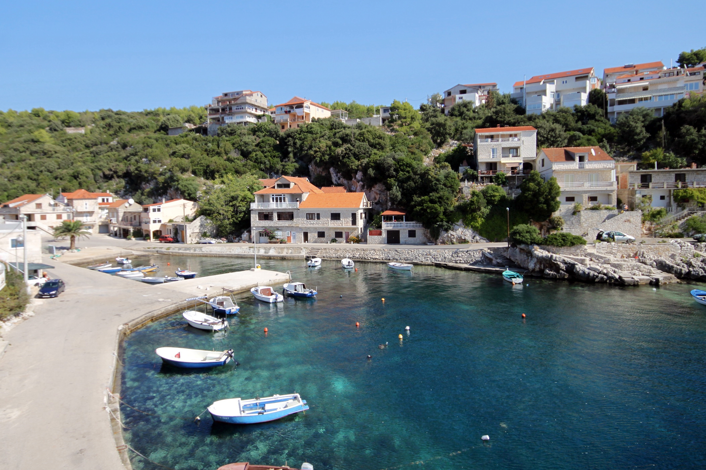 Two bedroom apartment near beach Zavalatica, Korčula  A-b