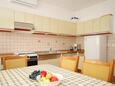 Lumbarda, Kitchen in the apartment, air condition available and WiFi.