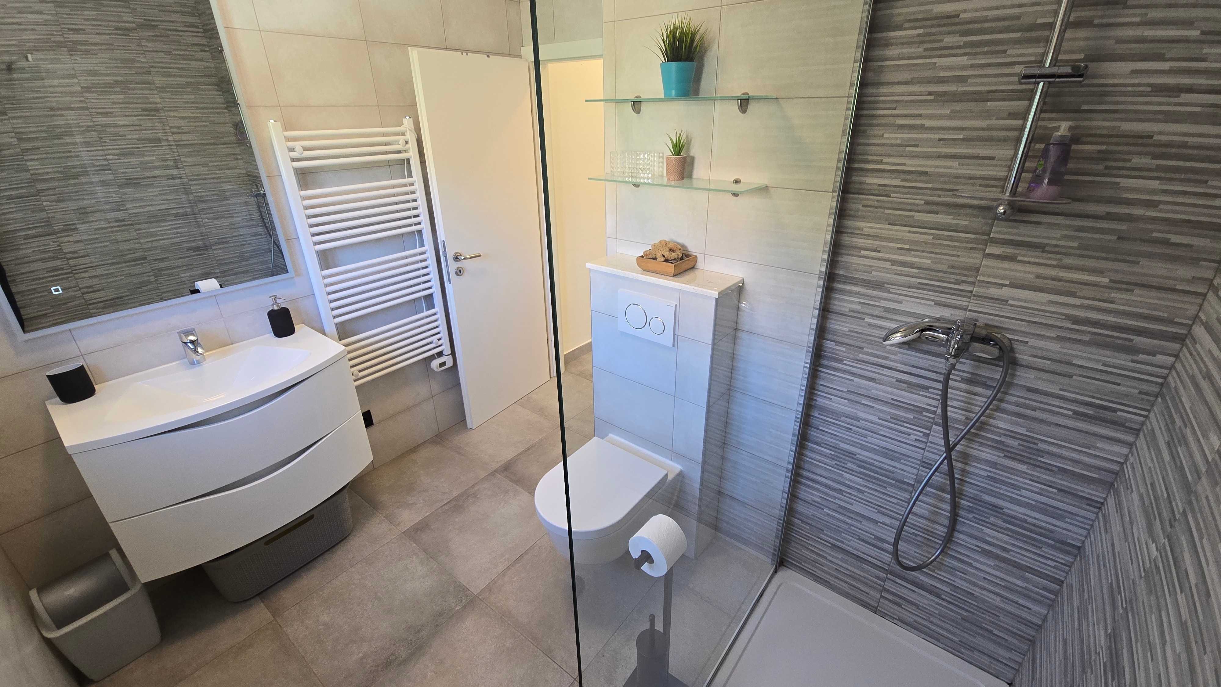Three bedroom apartment with terrace and sea view Brna, Korčula  A-a