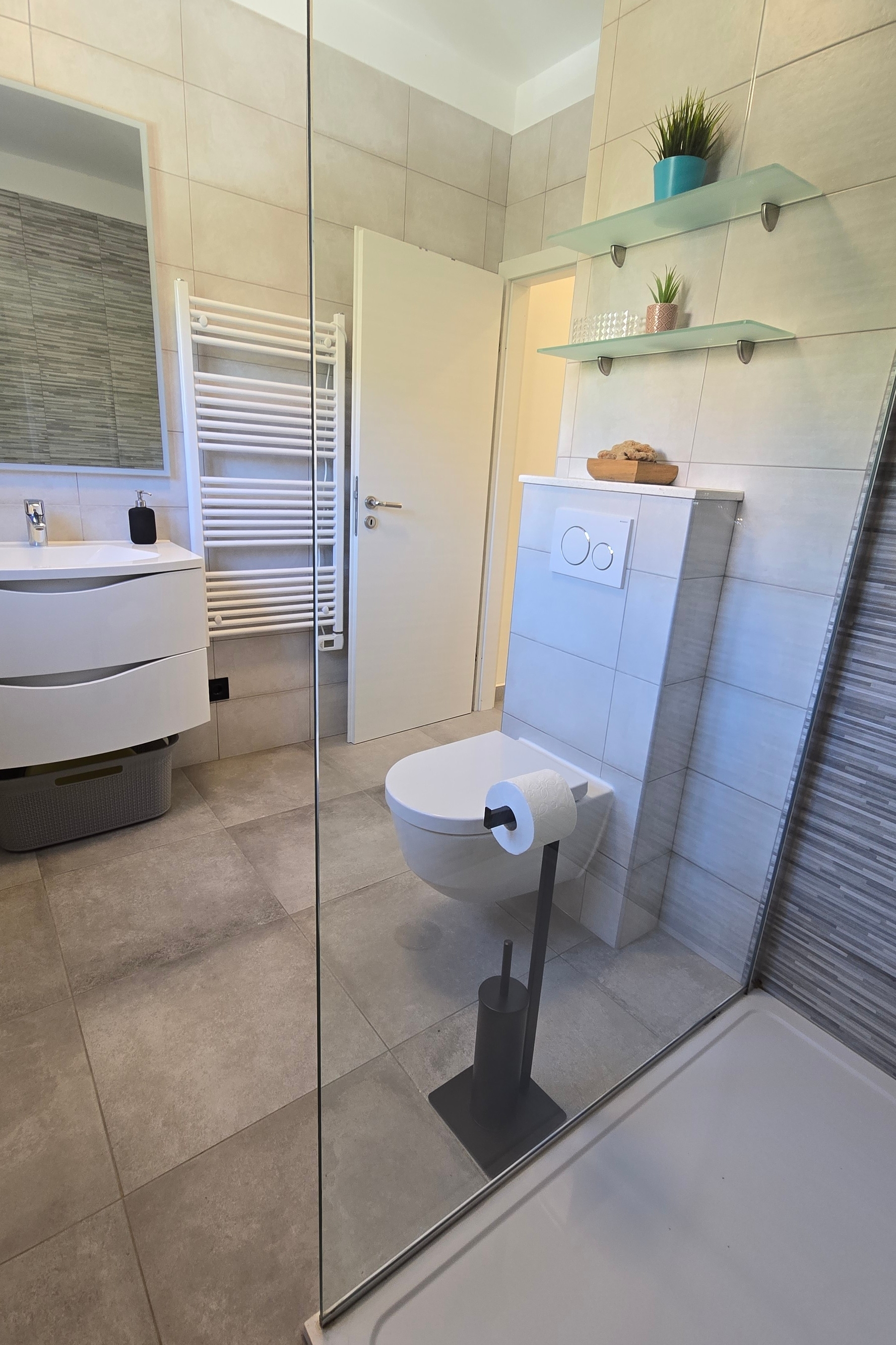 Three bedroom apartment with terrace and sea view Brna, Korčula  A-a