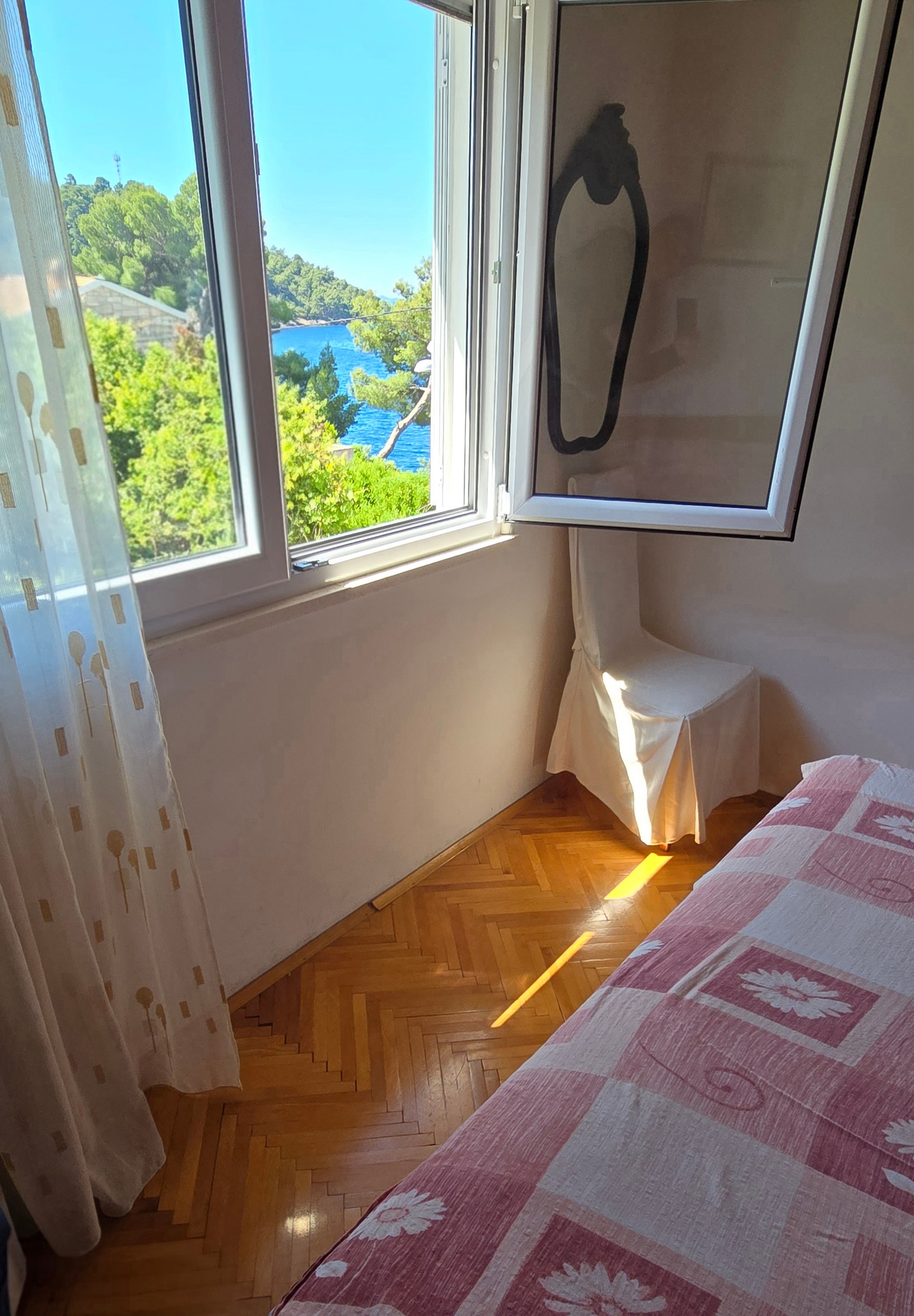 Three bedroom apartment with terrace and sea view Brna, Korčula  A-a