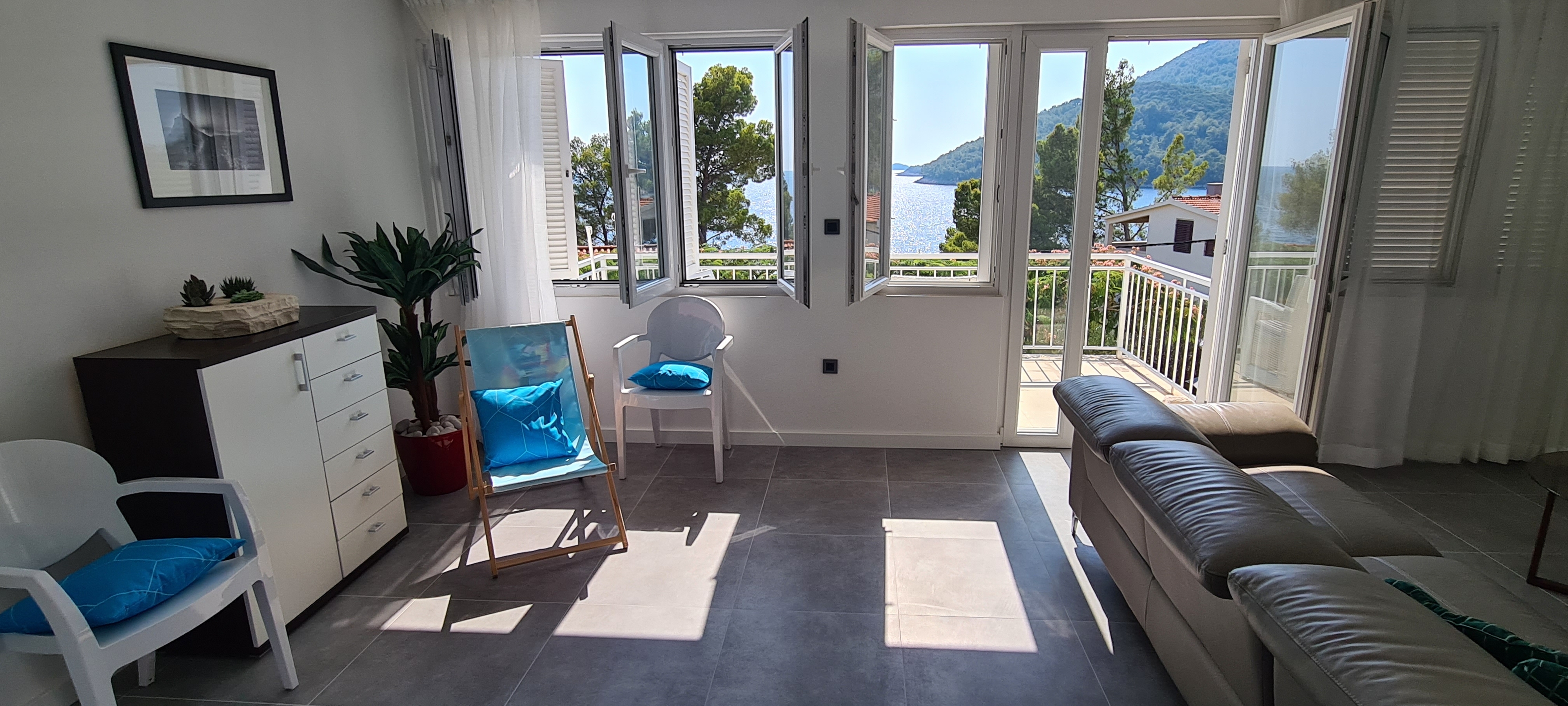 Three bedroom apartment with terrace and sea view Brna, Korčula (A-9296-a)