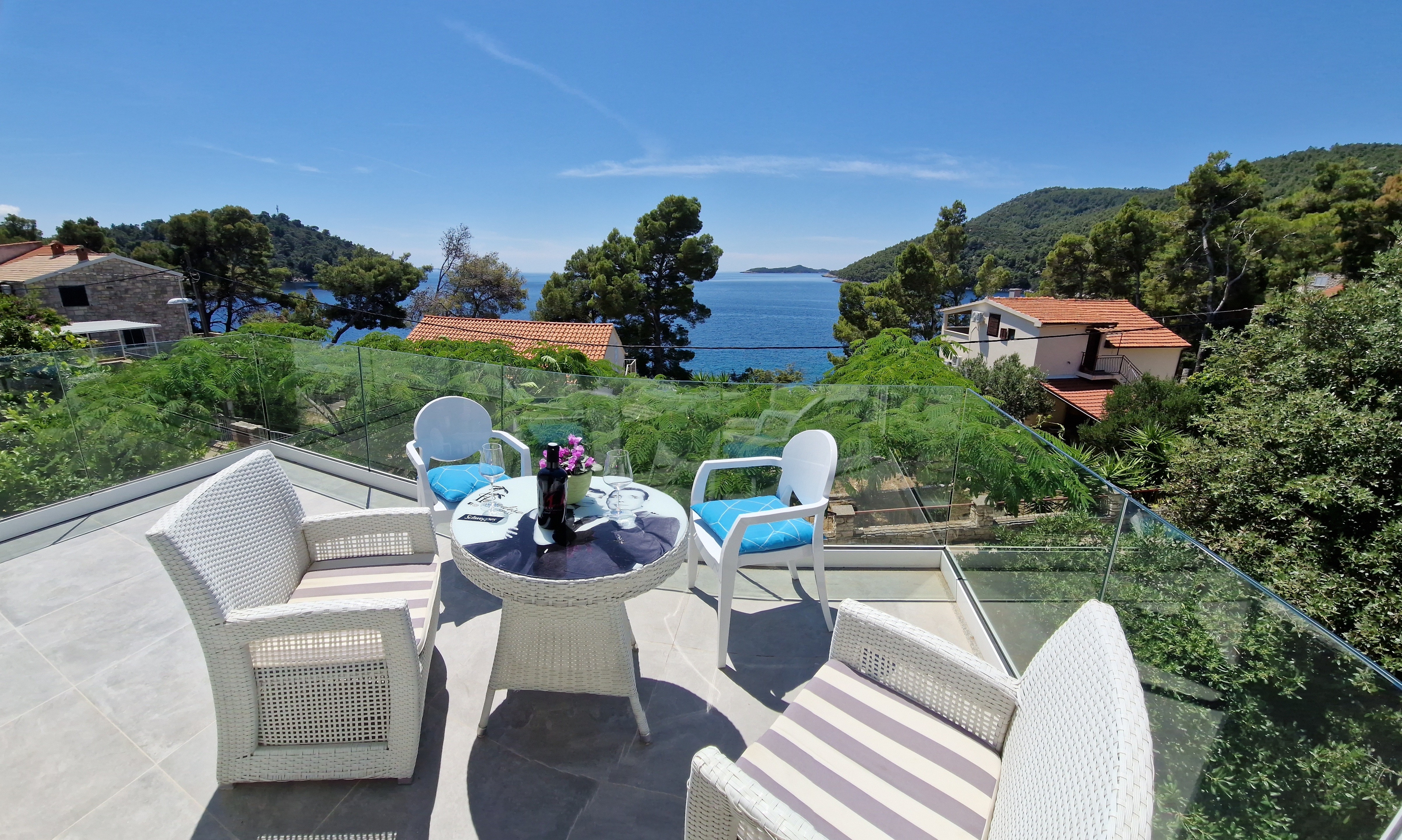 Three bedroom apartment with terrace and sea view Brna, Korčula  A-a