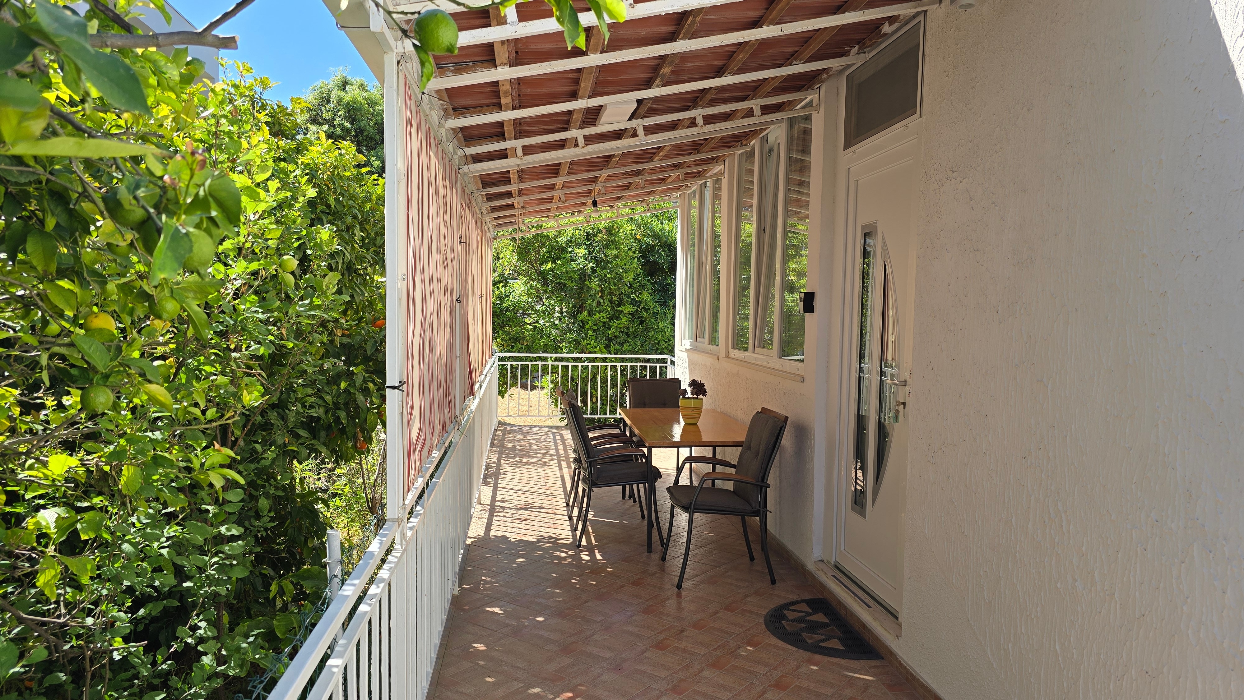 Three bedroom apartment with terrace and sea view Brna, Korčula  A-a