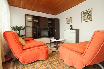 Brna, Woonkamer 1 in the house, (pet friendly) en WiFi.