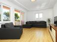 Living room Lumbarda, Living room in the apartment, dopusteni kucni ljubimci i WIFI.