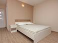 Ložnice Lumbarda, Ložnice v ubytování typu studio-apartment, s klimatizací a WiFi.