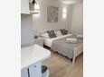 Ložnice Lumbarda, Ložnice v ubytování typu studio-apartment, s klimatizací a WiFi.