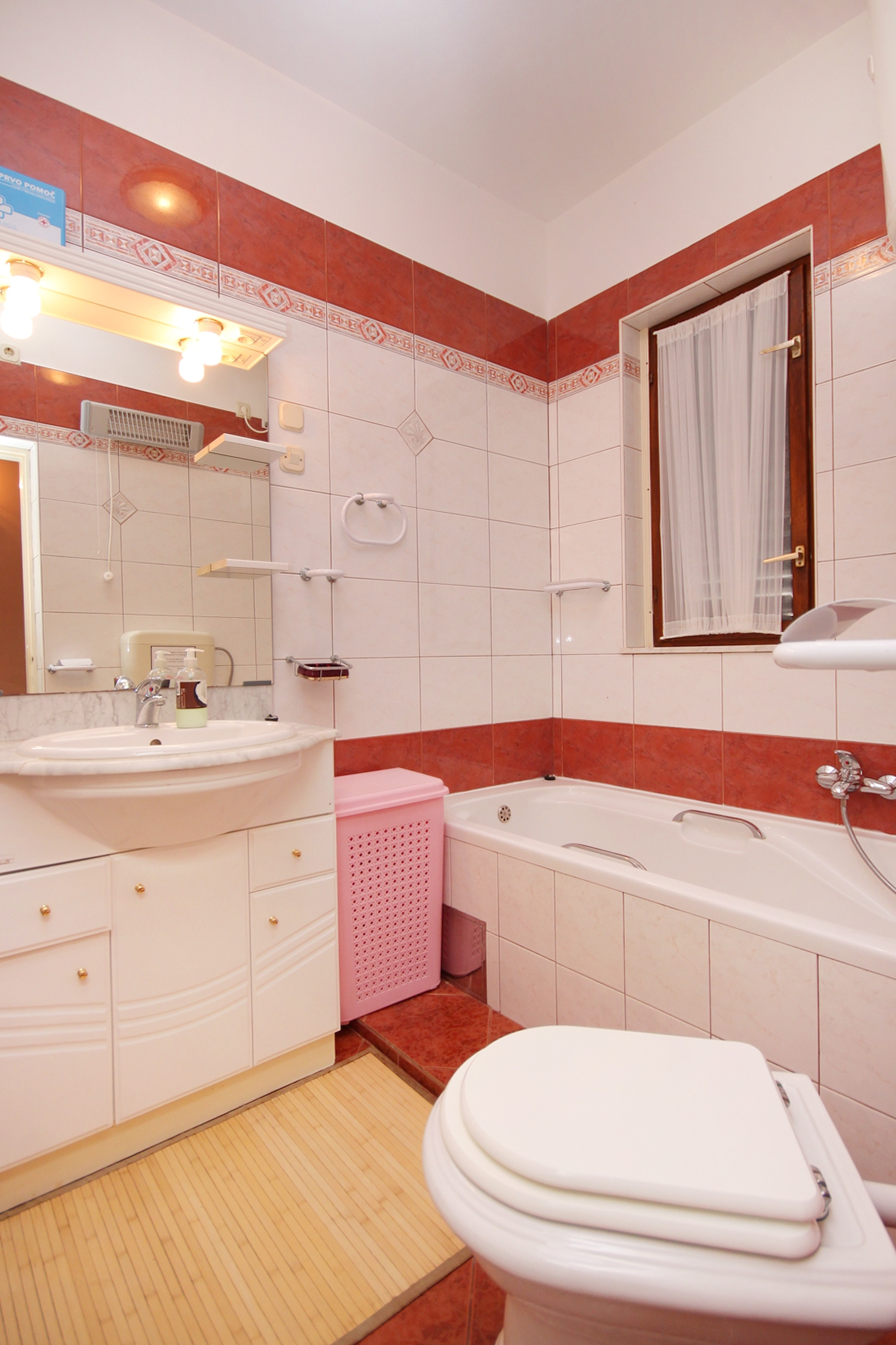 Two bedroom apartment near beach Karbuni, Korčula  A-b