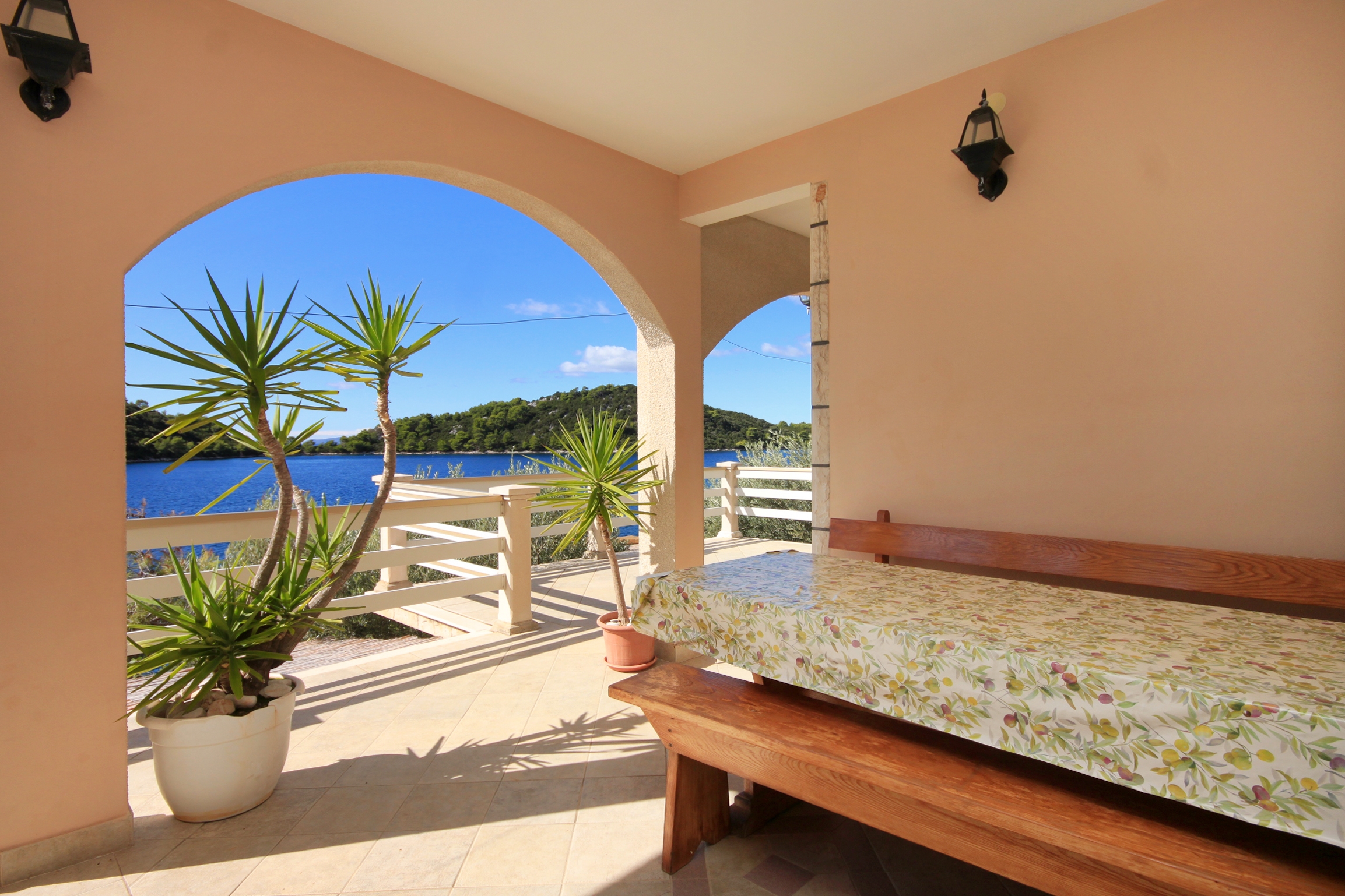 Two bedroom apartment near beach Karbuni, Korčula  A-b
