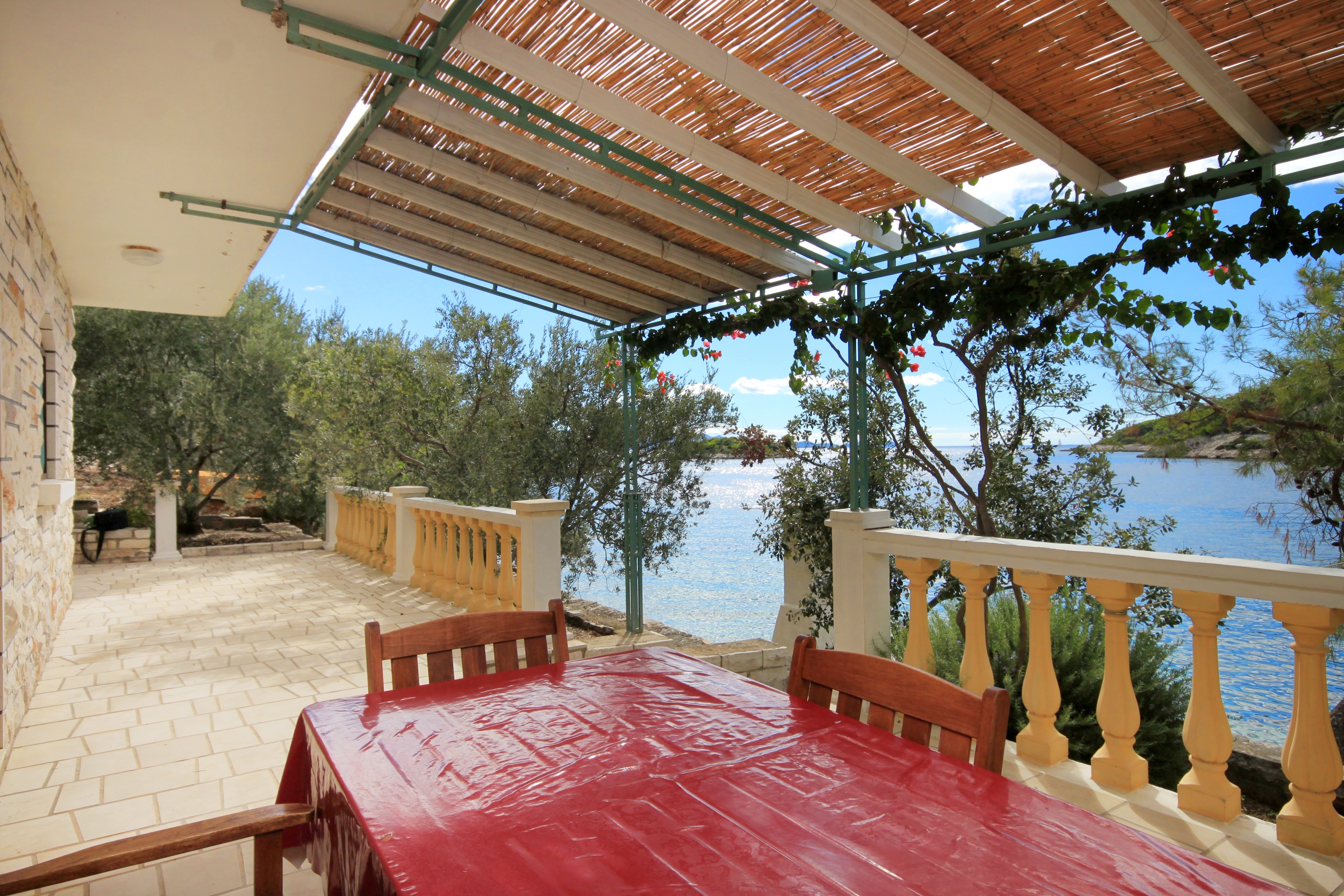 One bedroom apartment near beach Karbuni, Korčula  A-c