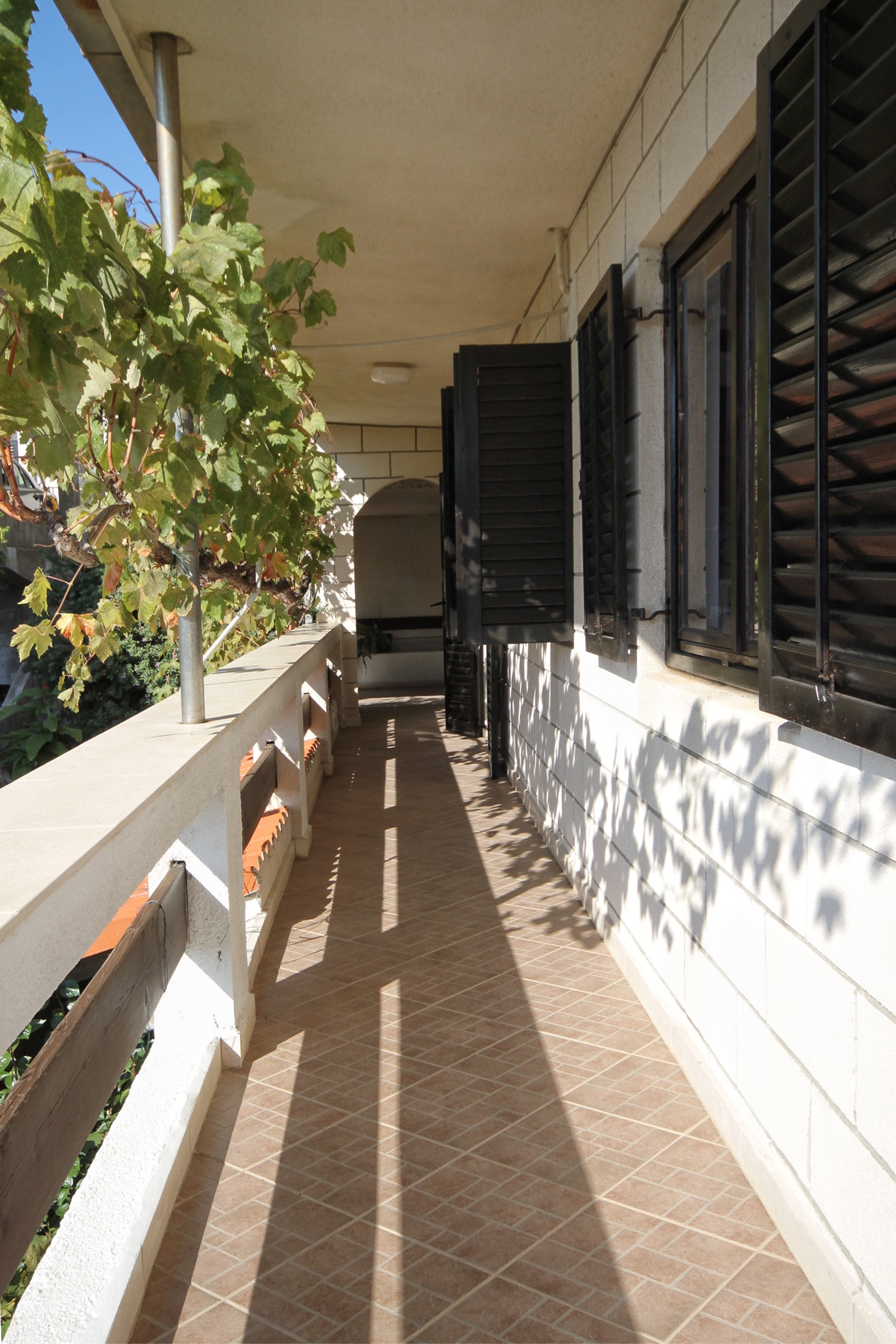 Two bedroom apartment near beach Zavalatica, Korčula  A-a
