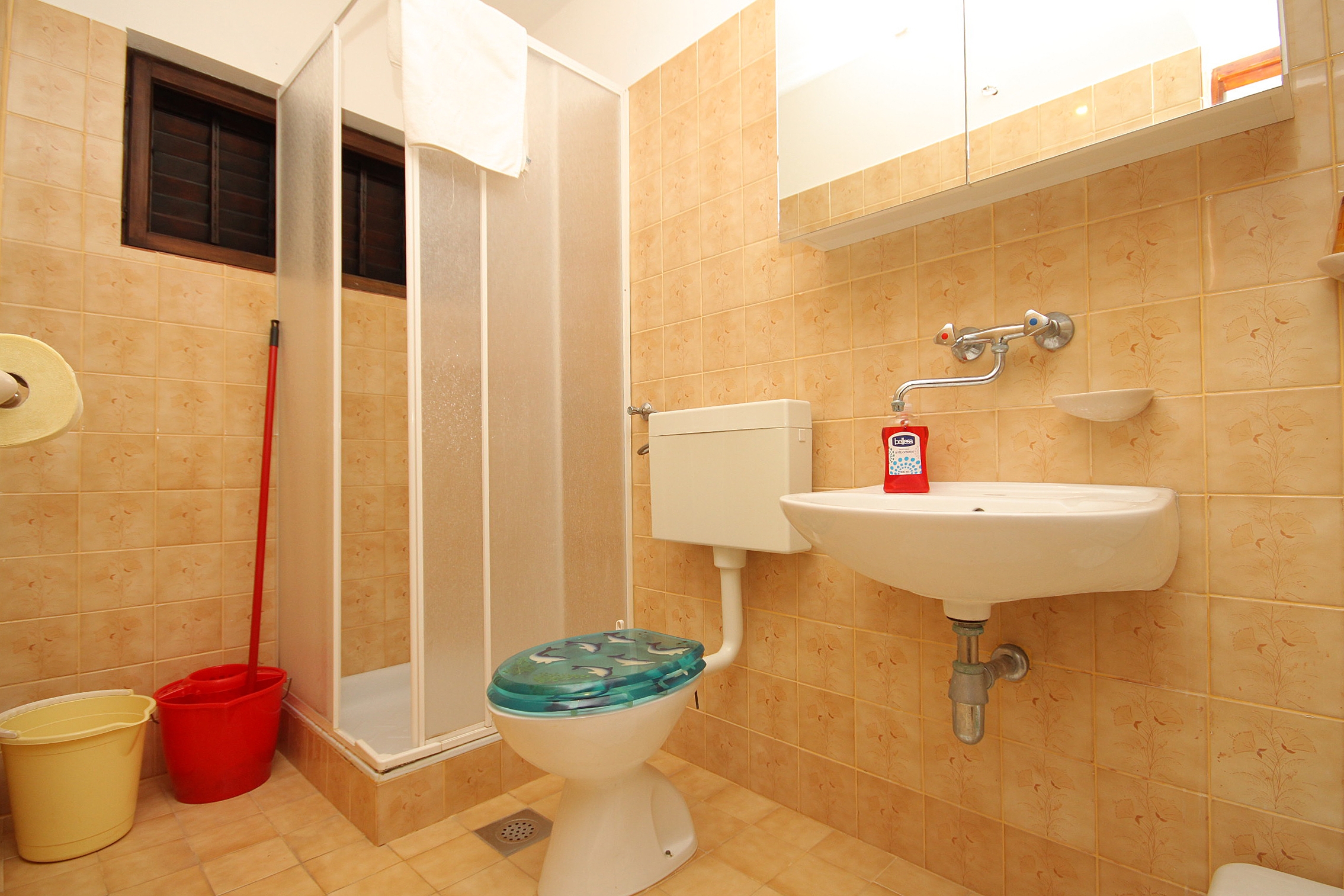 Two bedroom apartment near beach Zavalatica, Korčula  A-a