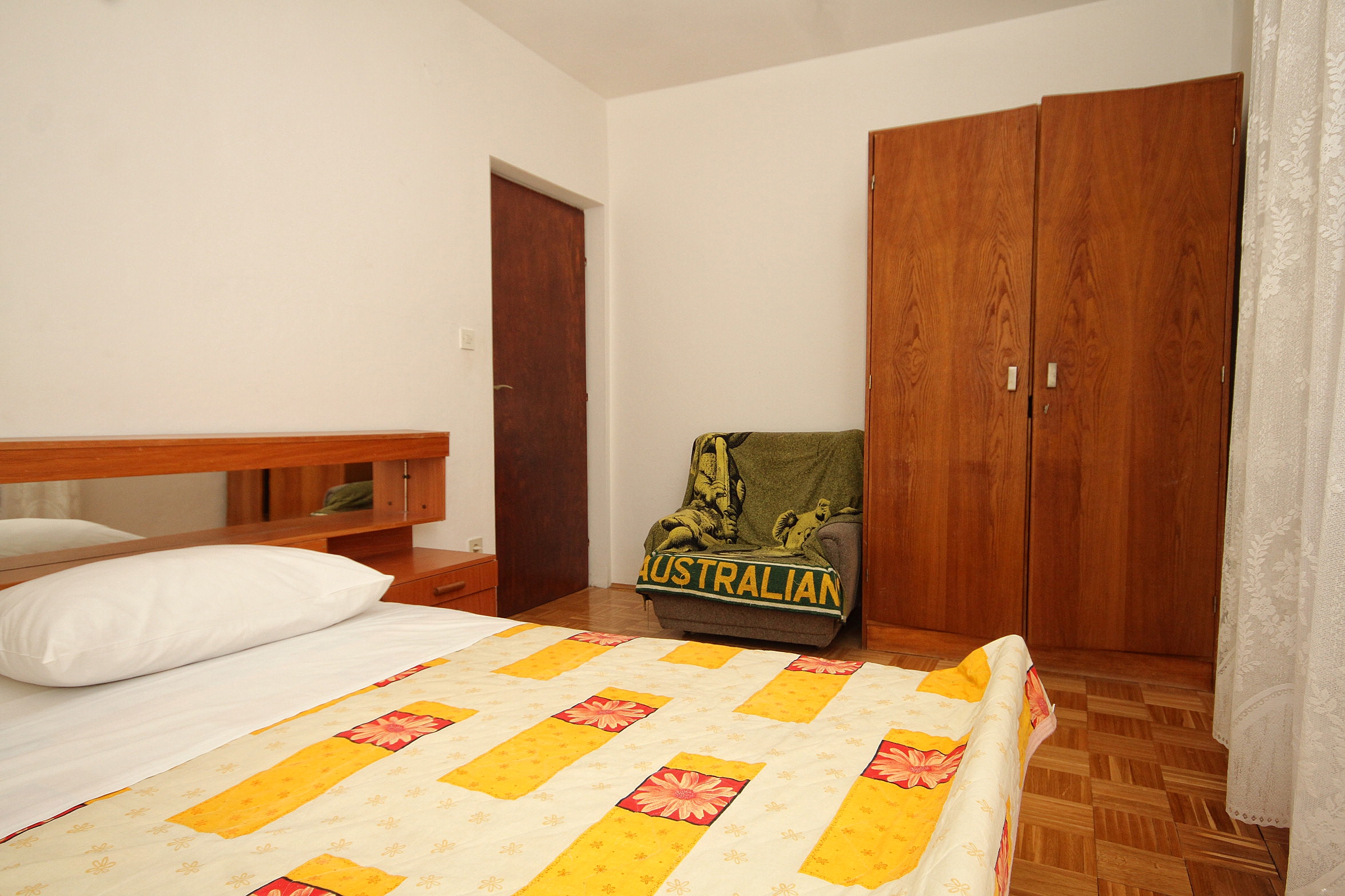 Two bedroom apartment near beach Zavalatica, Korčula  A-a