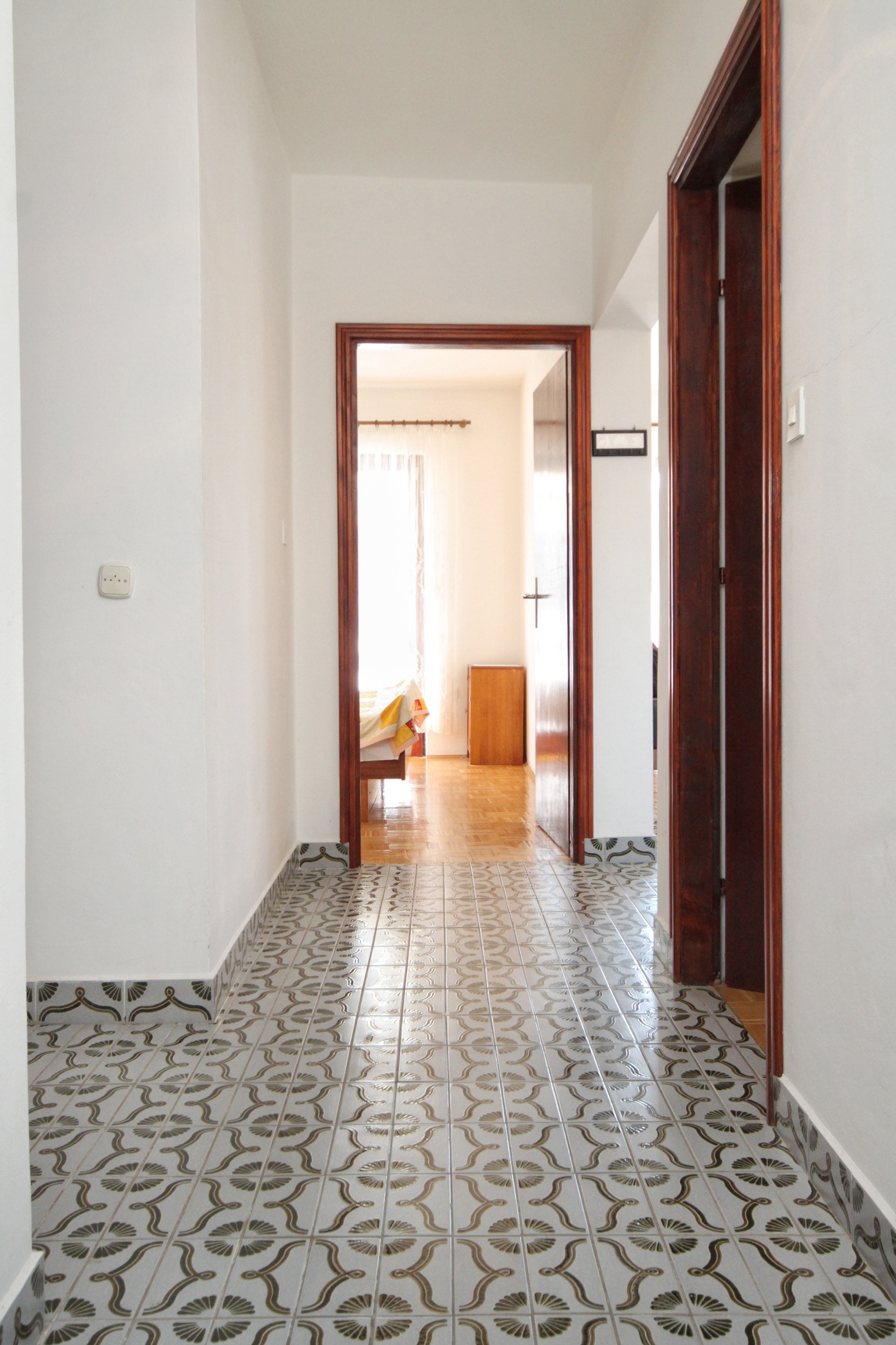 Two bedroom apartment near beach Zavalatica, Korčula  A-a
