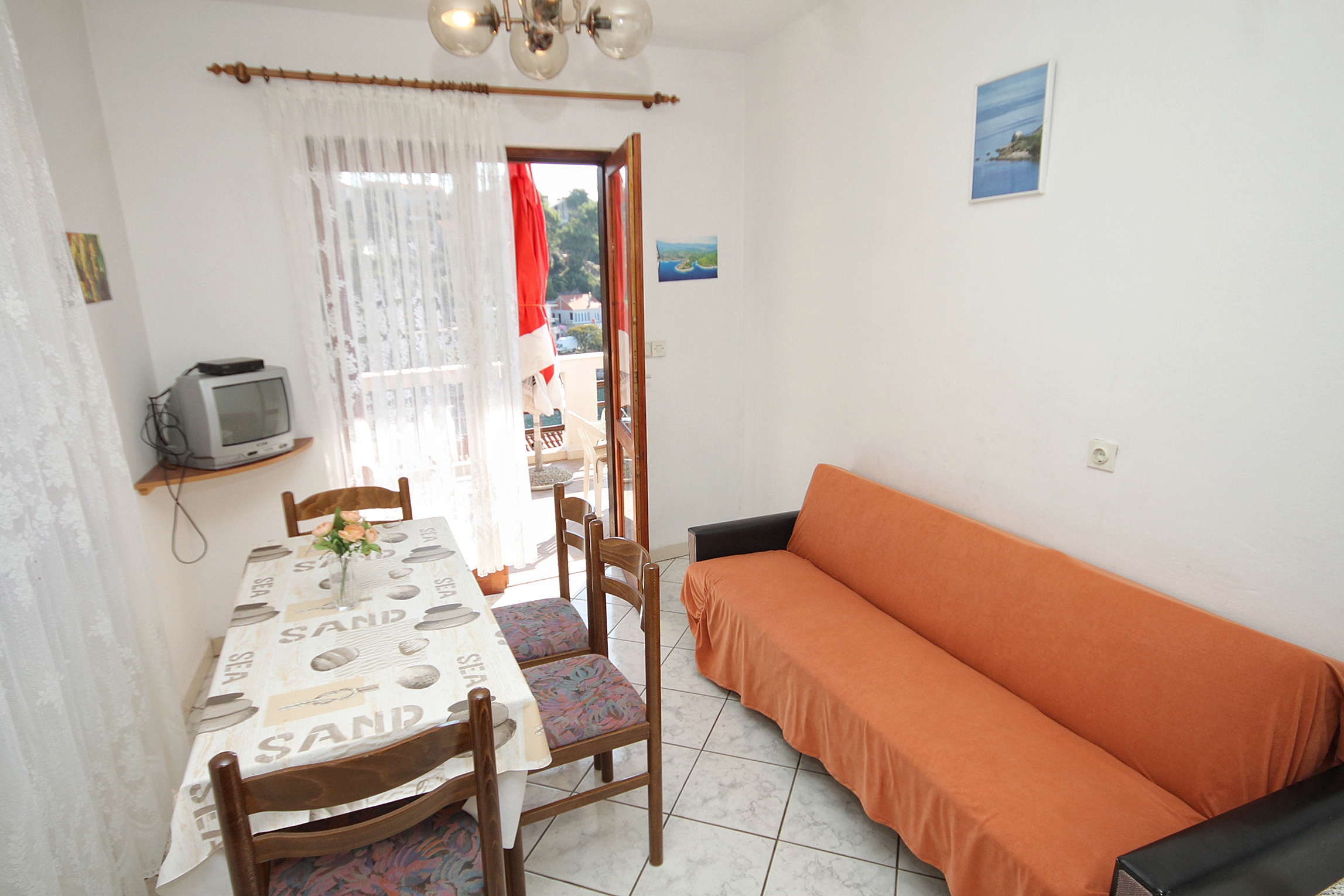 Two bedroom apartment near beach Zavalatica, Korčula (A-9315-b) Two bedroom apartment near beach Zavalatica, Korčula (A-9315-b)