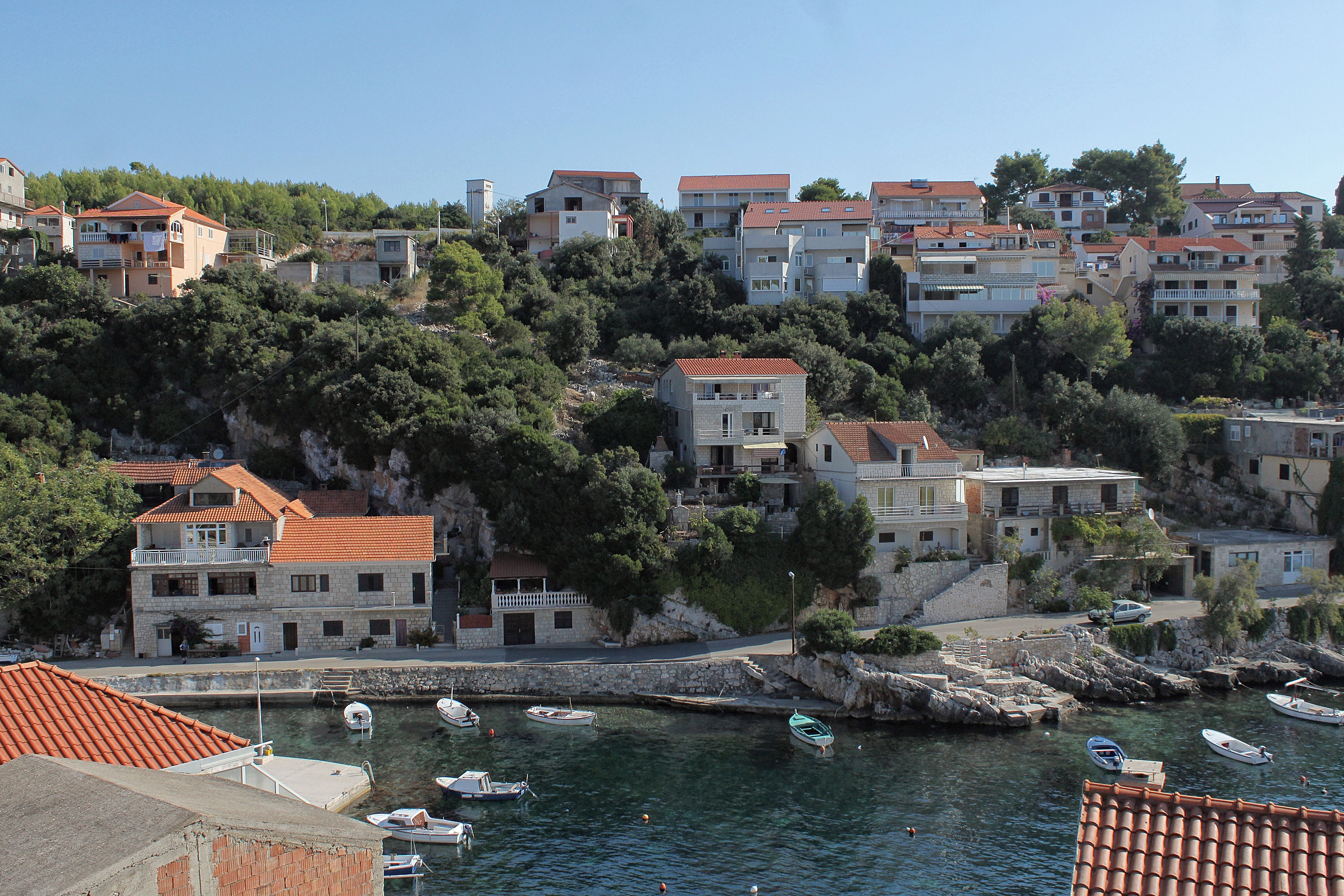 Two bedroom apartment near beach Zavalatica, Korčula  A-b