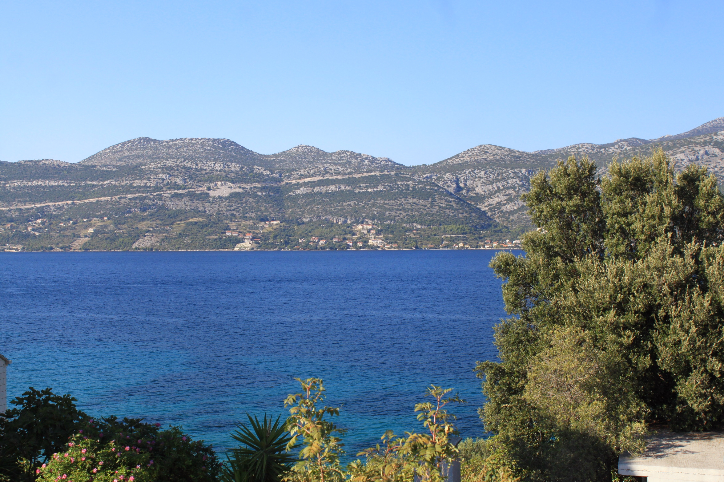 One bedroom apartment with terrace and sea view Tri Žala, Korčula  A-a