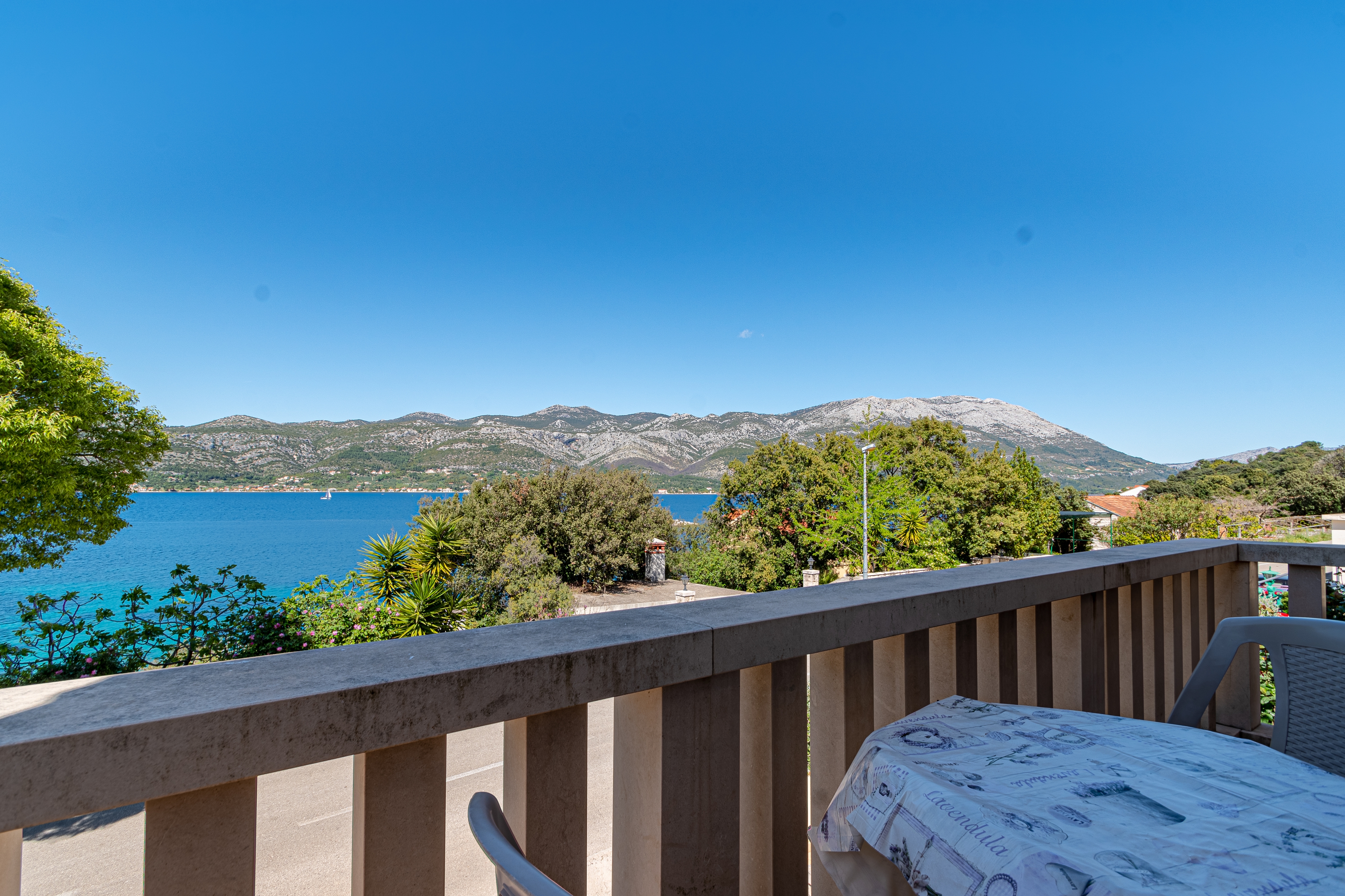 One bedroom apartment with balcony and sea view Tri Žala, Korčula  A-b