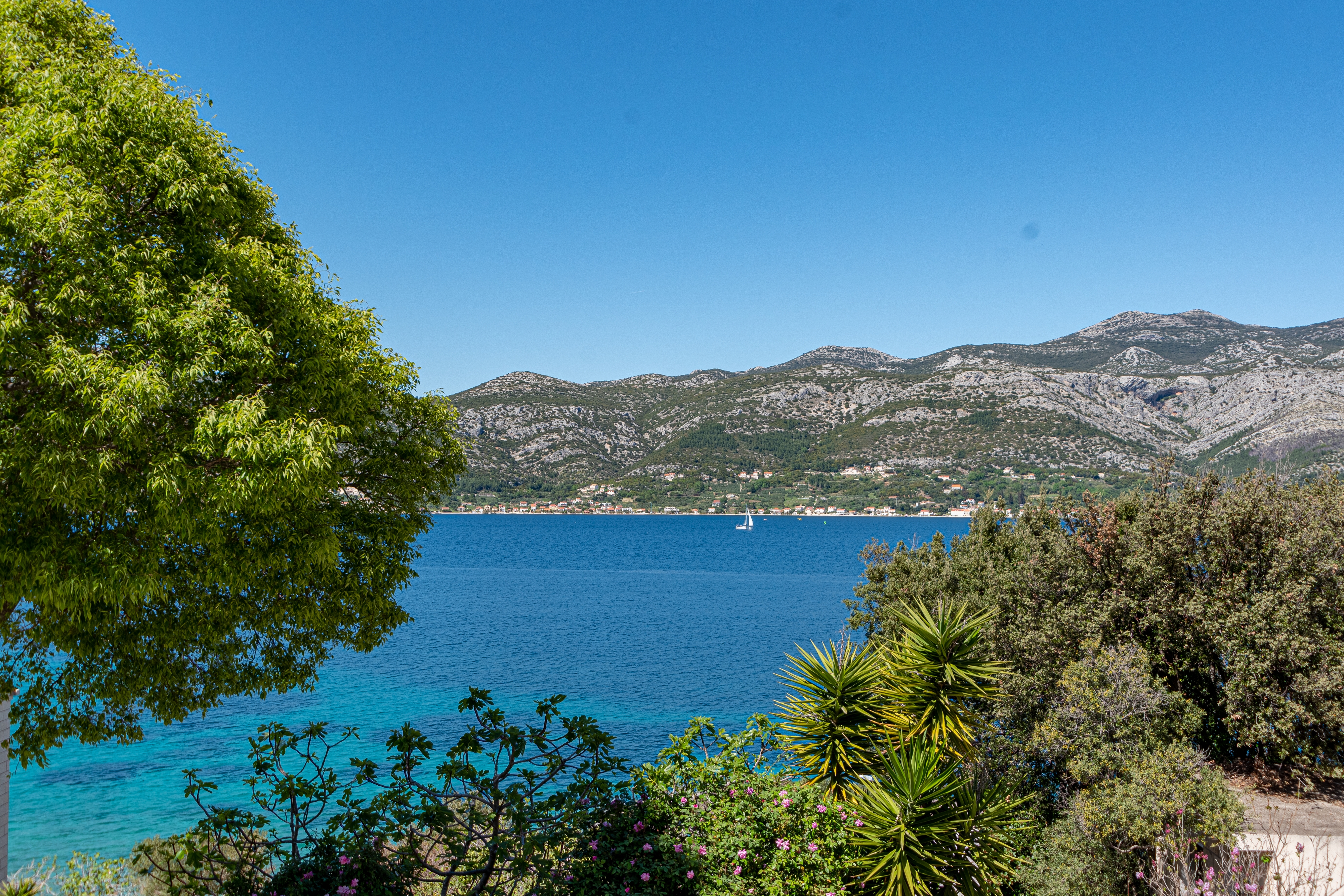 One bedroom apartment with balcony and sea view Tri Žala, Korčula  A-b