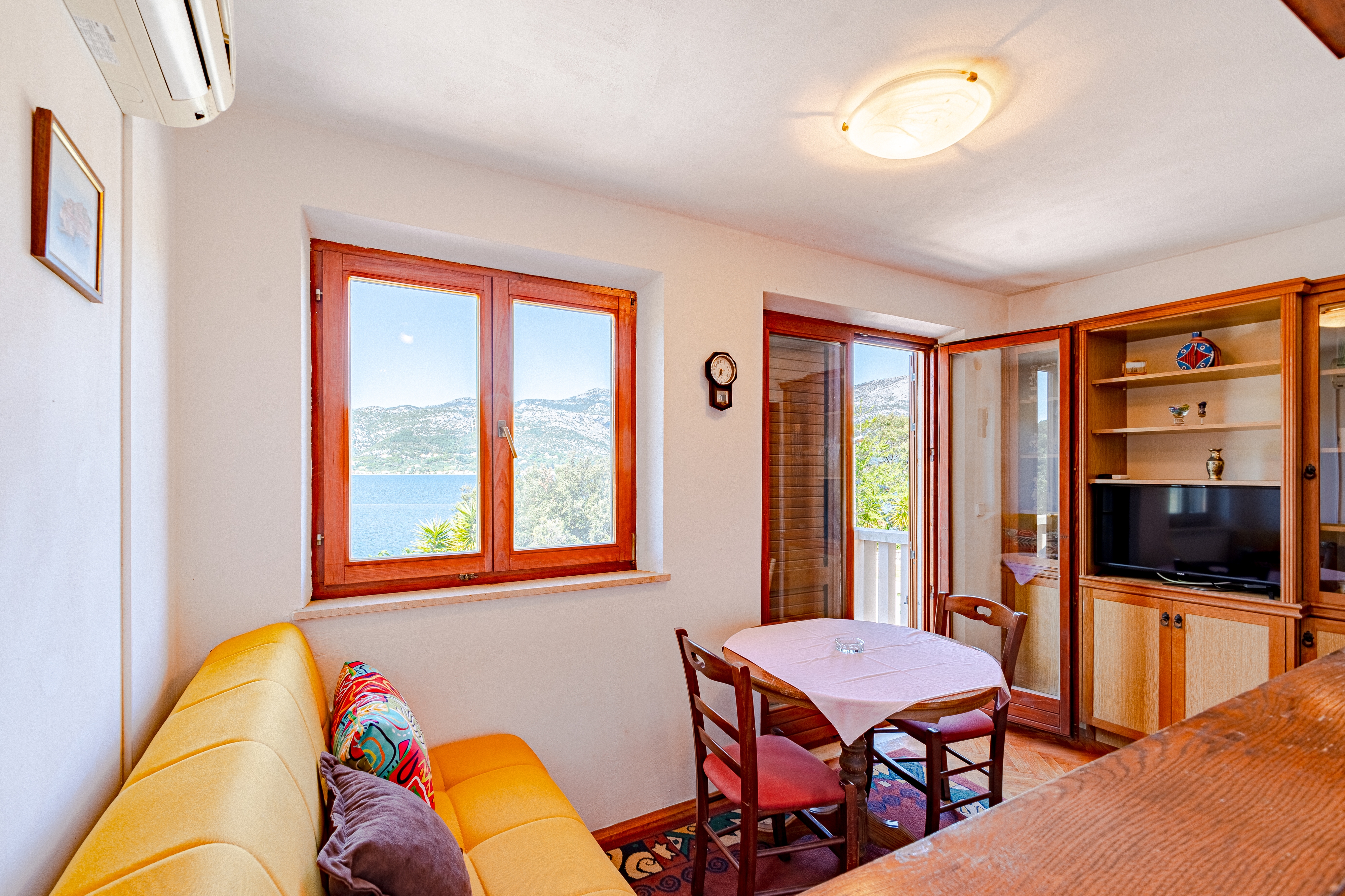 One bedroom apartment with balcony and sea view Tri Žala, Korčula  A-b