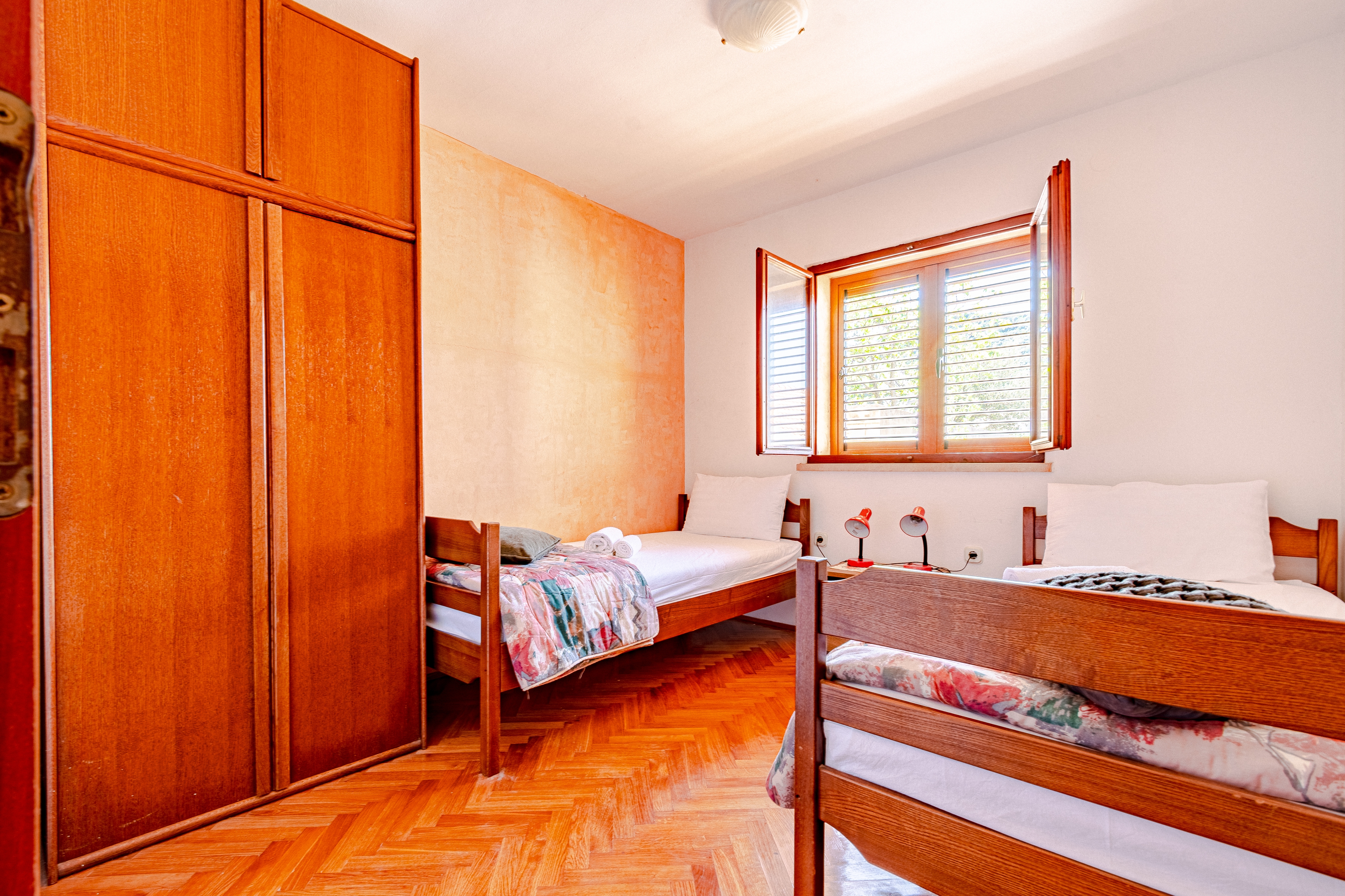 Two bedroom apartment with terrace and sea view Tri Žala, Korčula  A-c