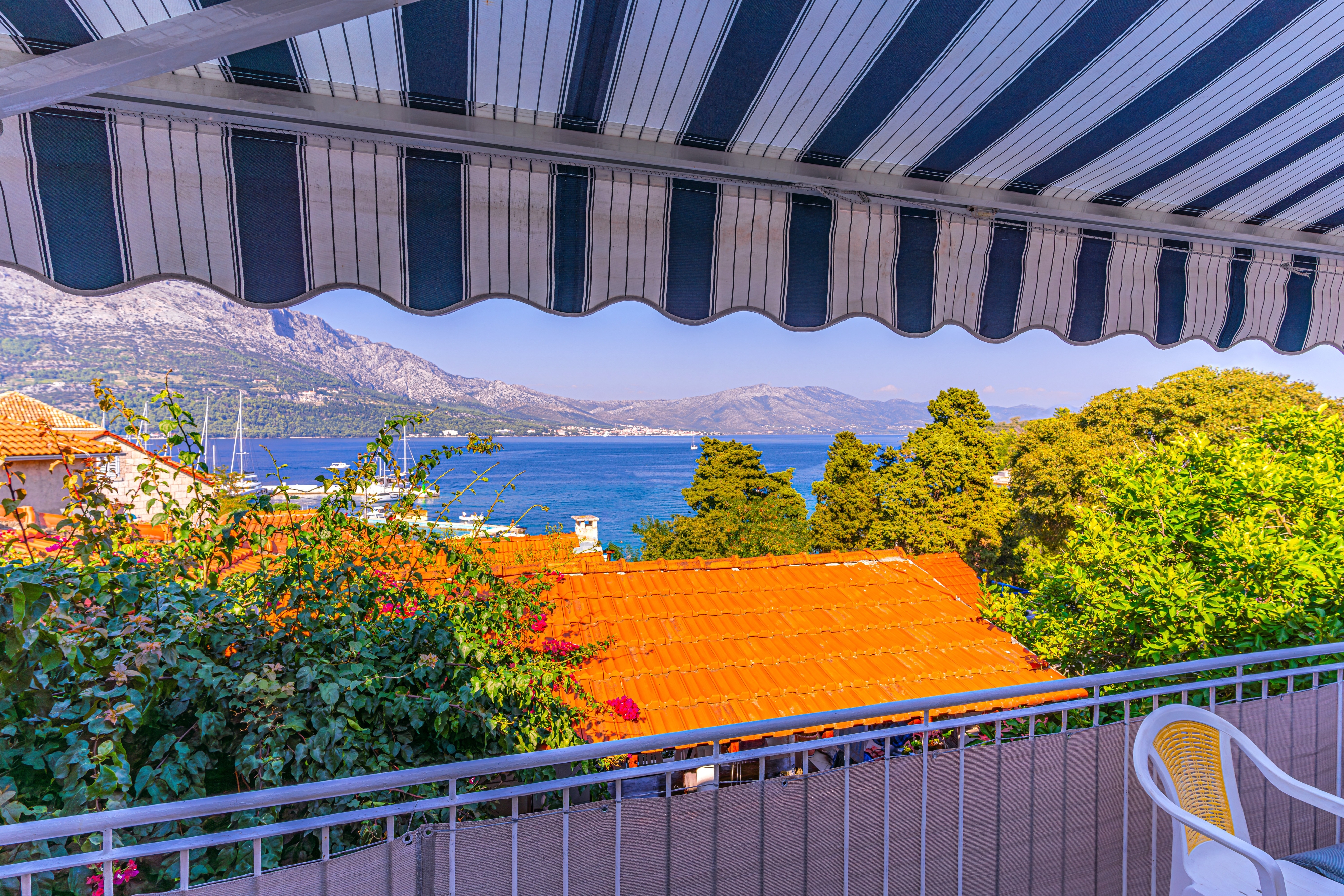 One bedroom apartment near beach Korčula  A-a