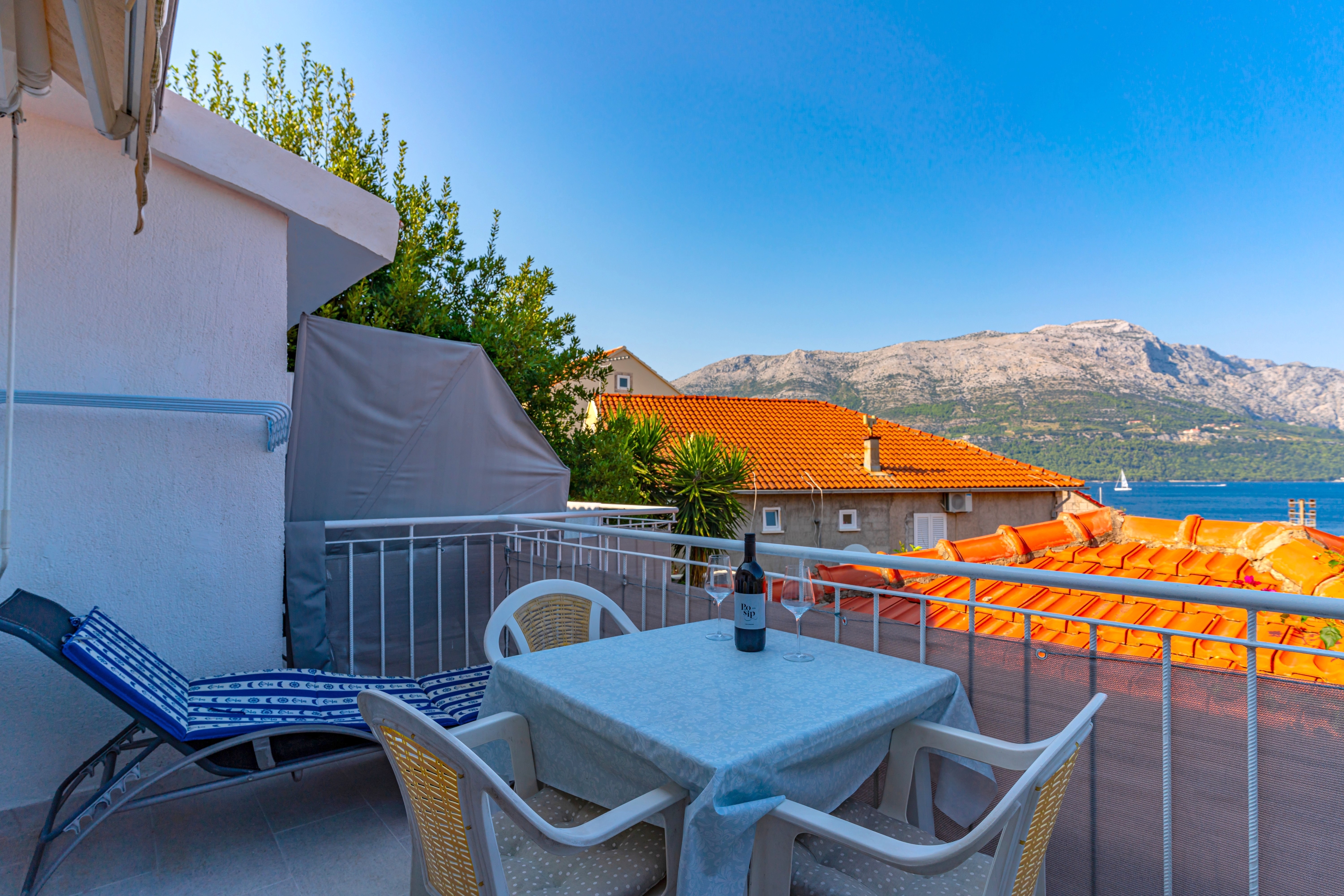 Two bedroom apartment near beach Korčula  A-c