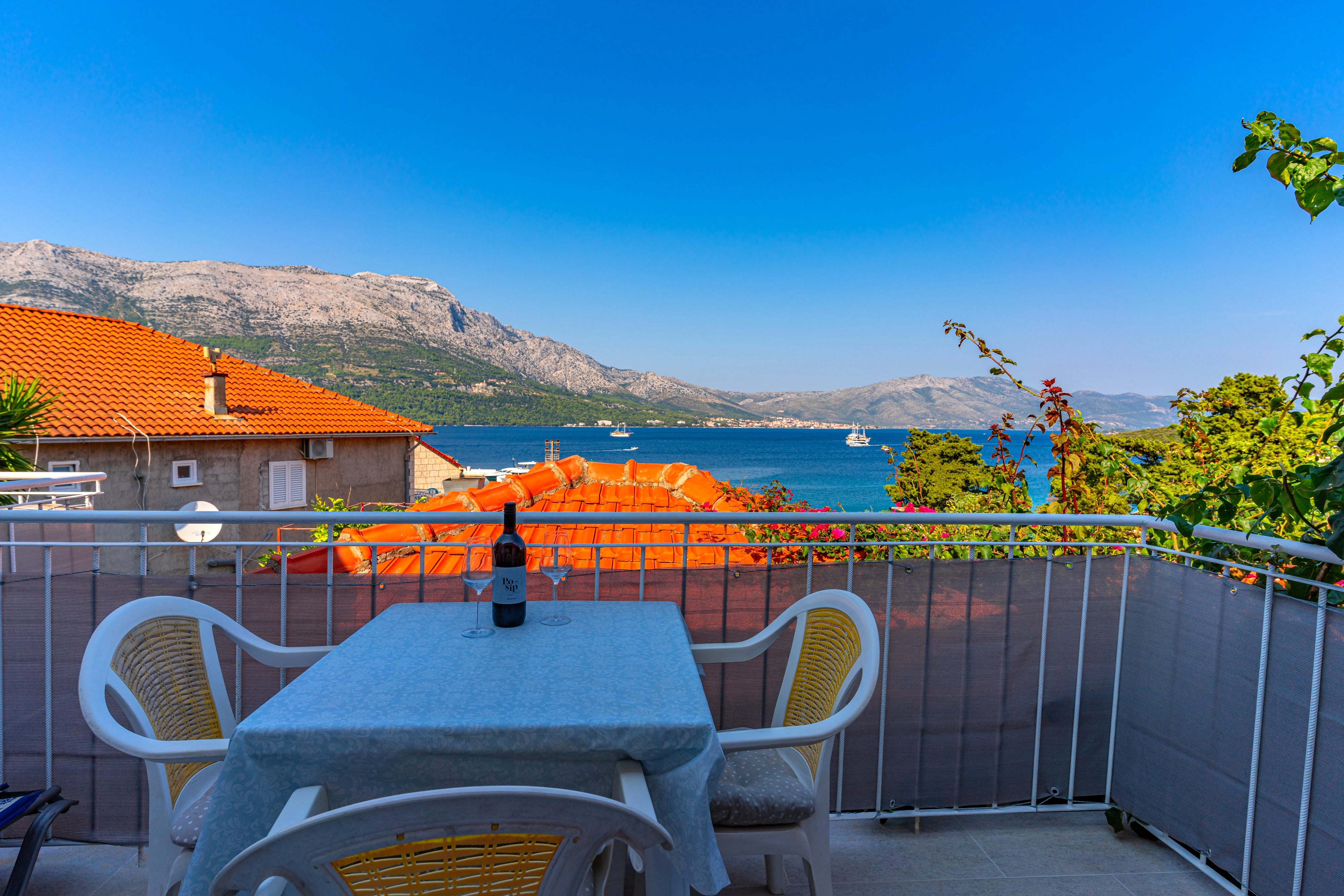Two bedroom apartment near beach Korčula  A-c