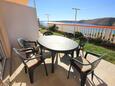 Vlašići, Terrasse dans l’hébergement en type apartment, avec la vue sur la mer et WiFi.