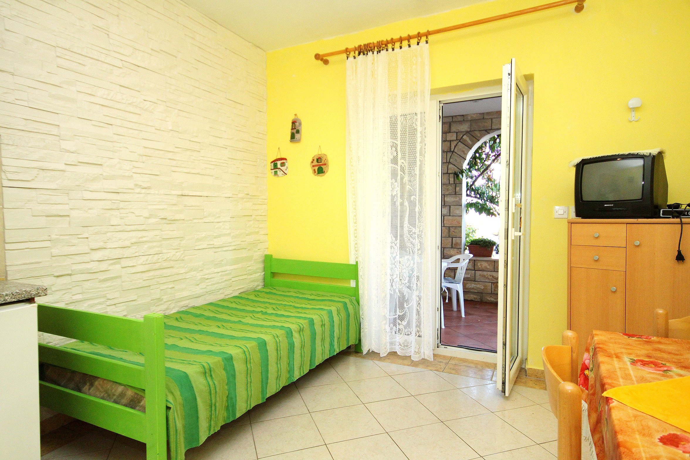 One bedroom apartment with terrace Novalja, Pag (A-9334-d)