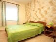 Novalja, Bedroom in the studio-apartment, air condition available and WiFi.