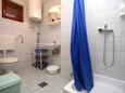 Salle de bain Novalja, Salle de bain dans l’hébergement en type apartment, animaux acceptés et WiFi.