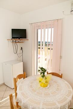 Dining room Novalja, Dining room in the apartment, dostupna klima i WIFI.