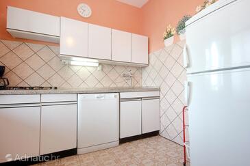 Stara Novalja, Kitchen in the apartment, (pet friendly) and WiFi.