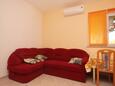 Obývací pokoj Povljana, Obývací pokoj v ubytování typu apartment, s klimatizací a WiFi.