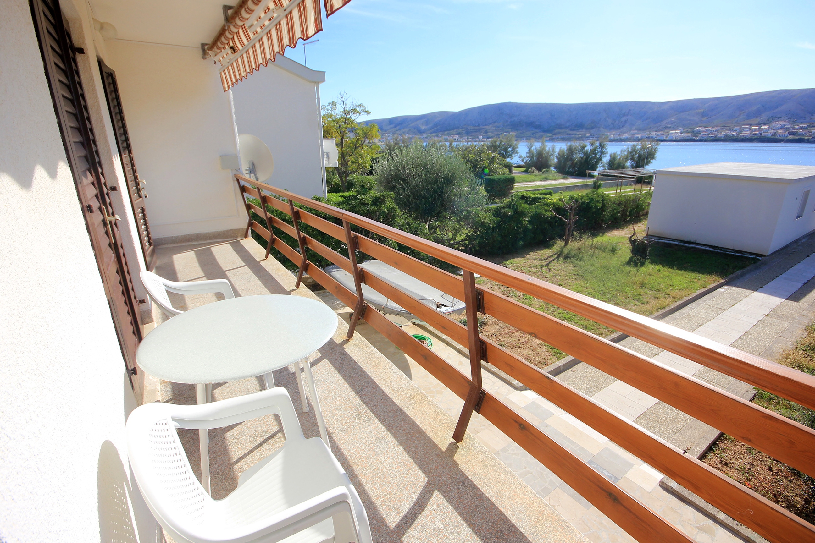 Three bedroom apartment near beach Pag  A-b