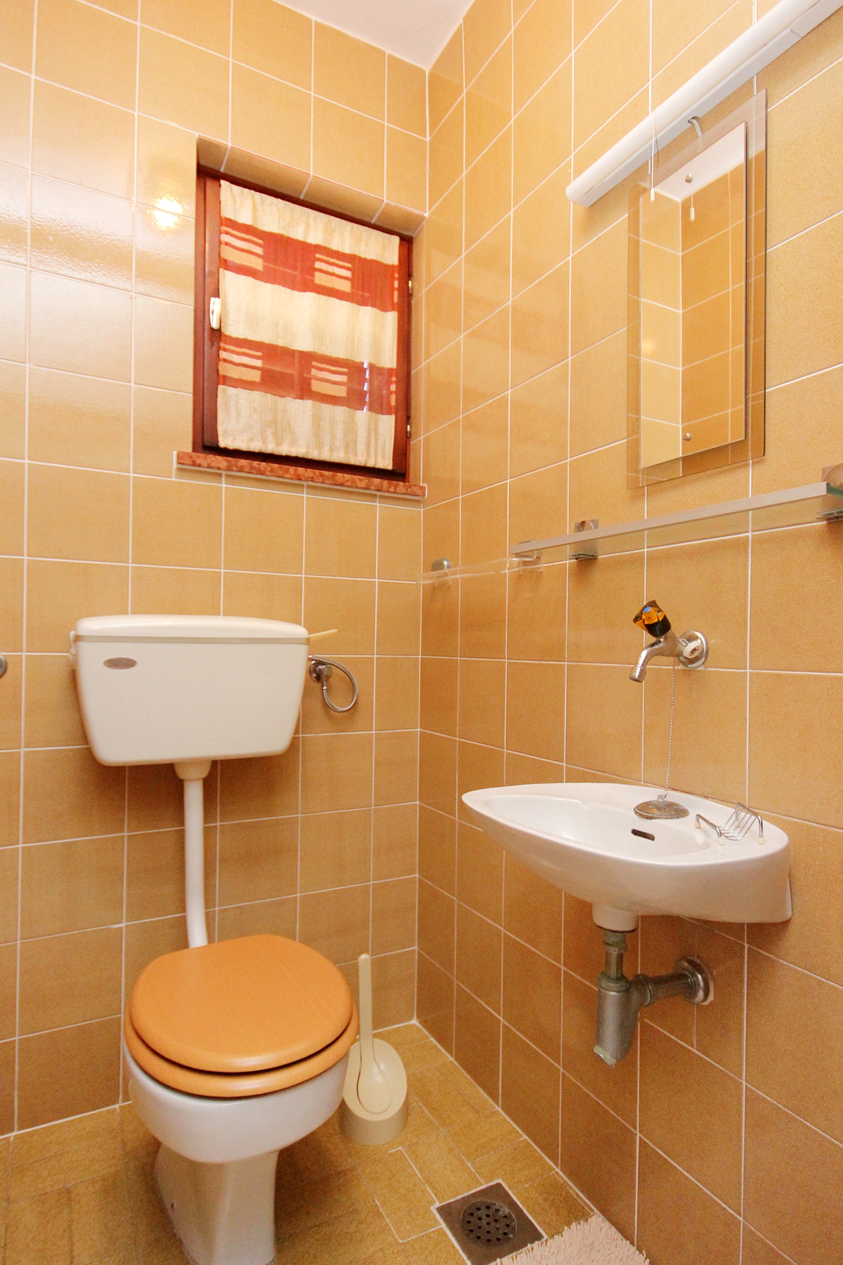 Three bedroom apartment near beach Pag  A-b