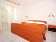 Ložnice 1 Stara Novalja, Ložnice 1 v ubytování typu apartment, s klimatizací, domácí mazlíčci povoleni a WiFi.