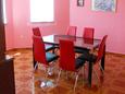 Dining room Gajac, Dining room in the apartment, dopusteni kucni ljubimci i WIFI.