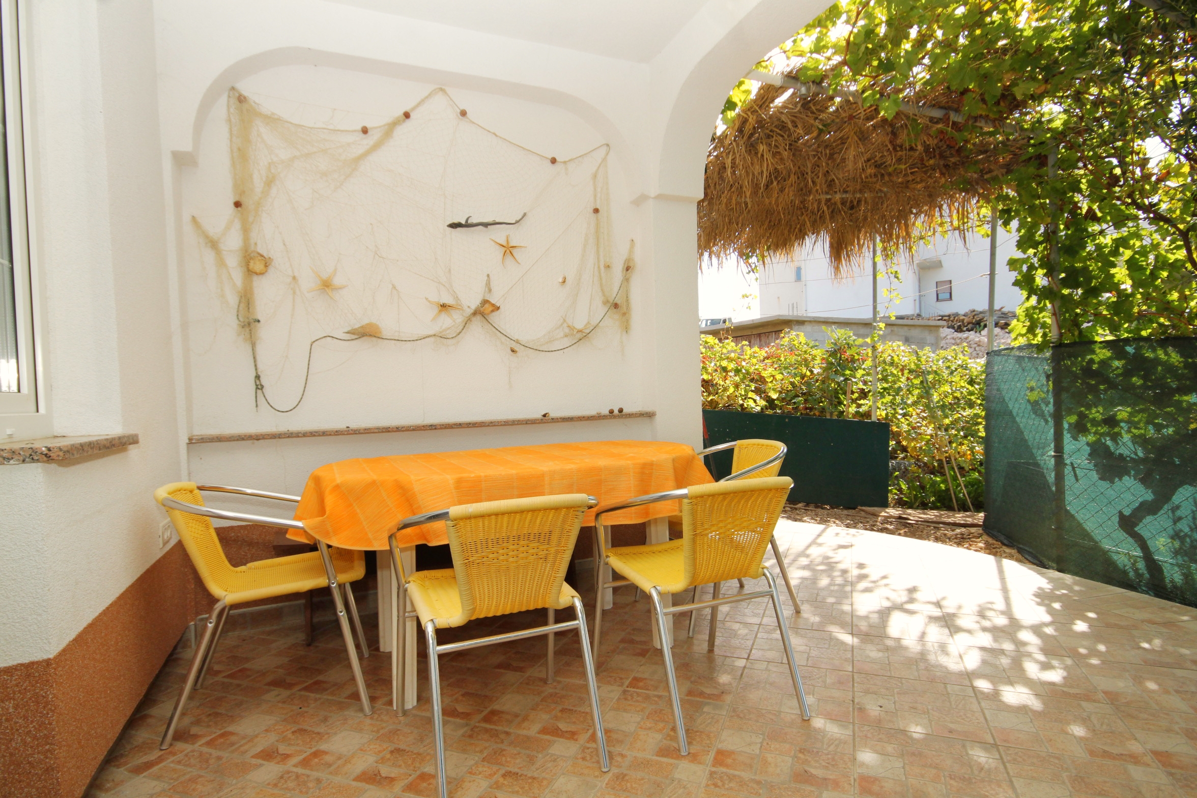 One bedroom apartment near beach Kustići, Pag (A-9360-e)