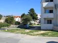 Parking lot Novalja, Pag, Parking lot 9361 - Apartments with pebble beach.