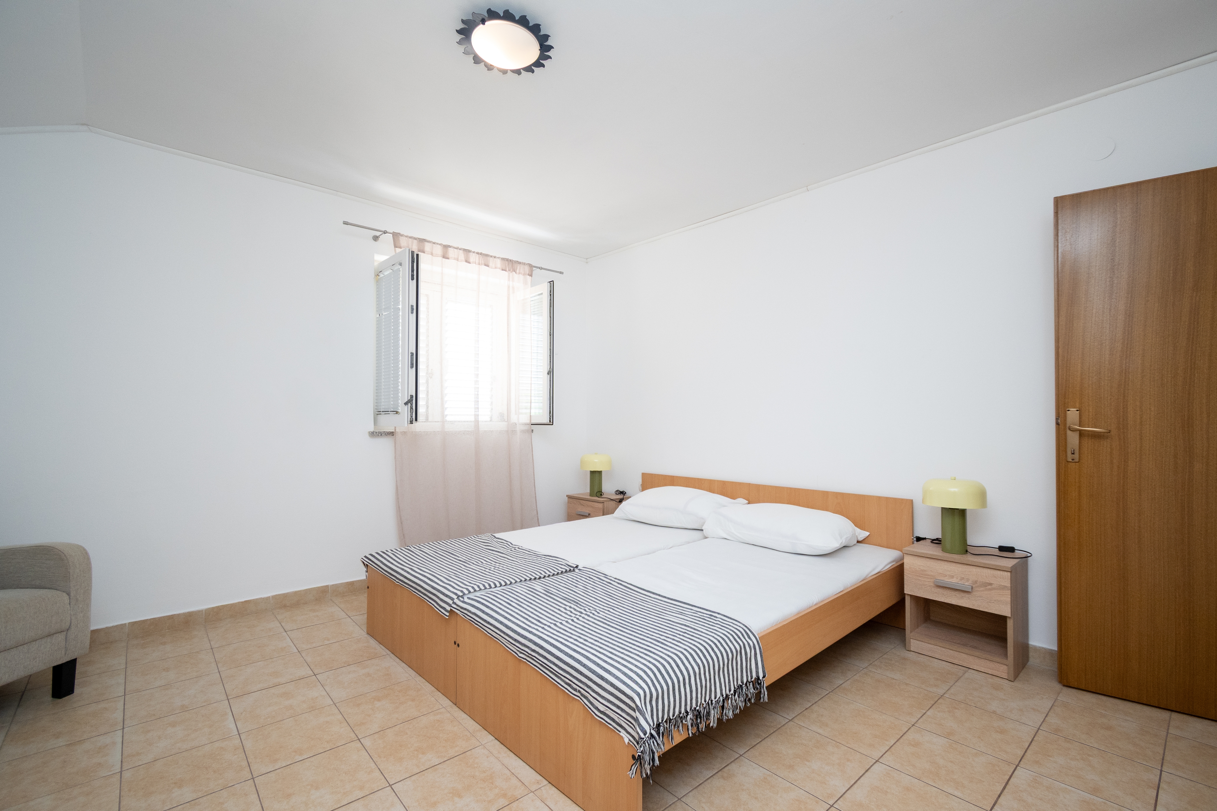 Two bedroom apartment with terrace and sea view Zubovići, Pag  A-a