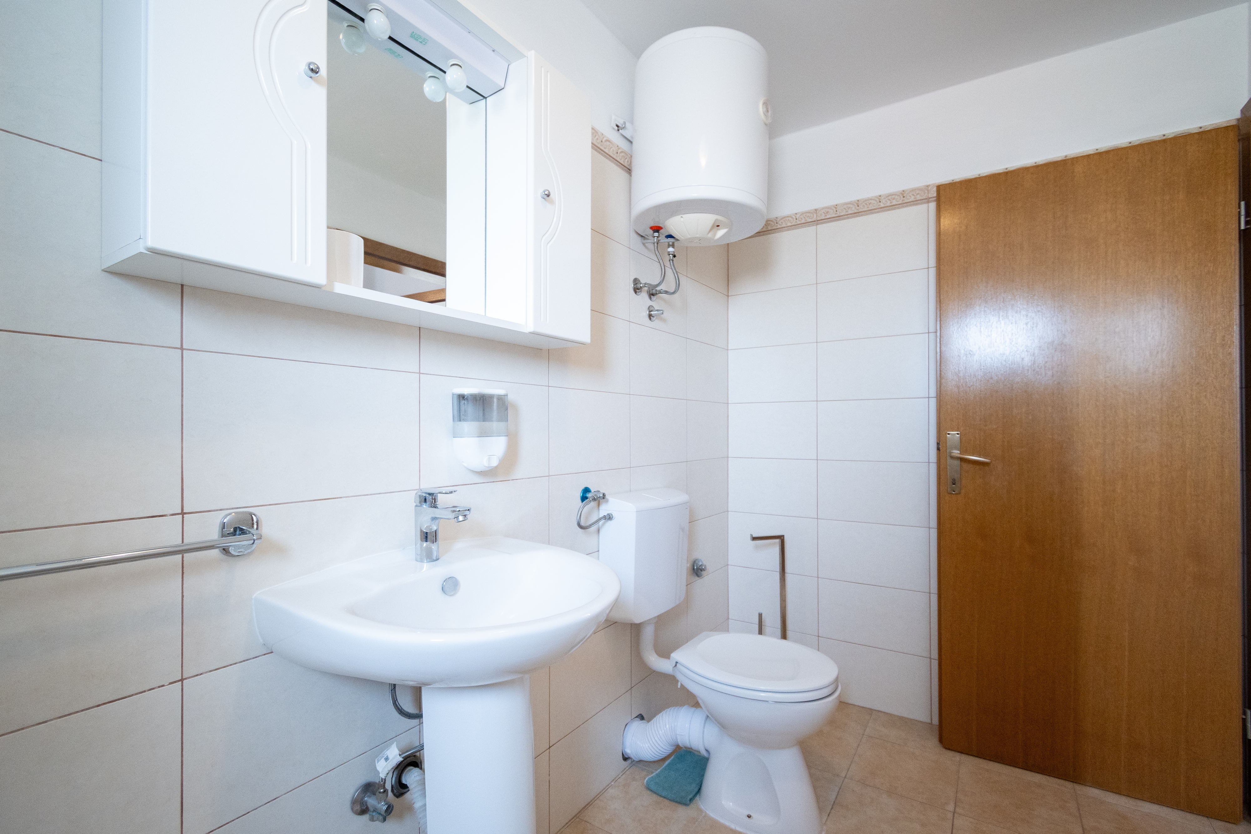 Two bedroom apartment with terrace and sea view Zubovići, Pag  A-b