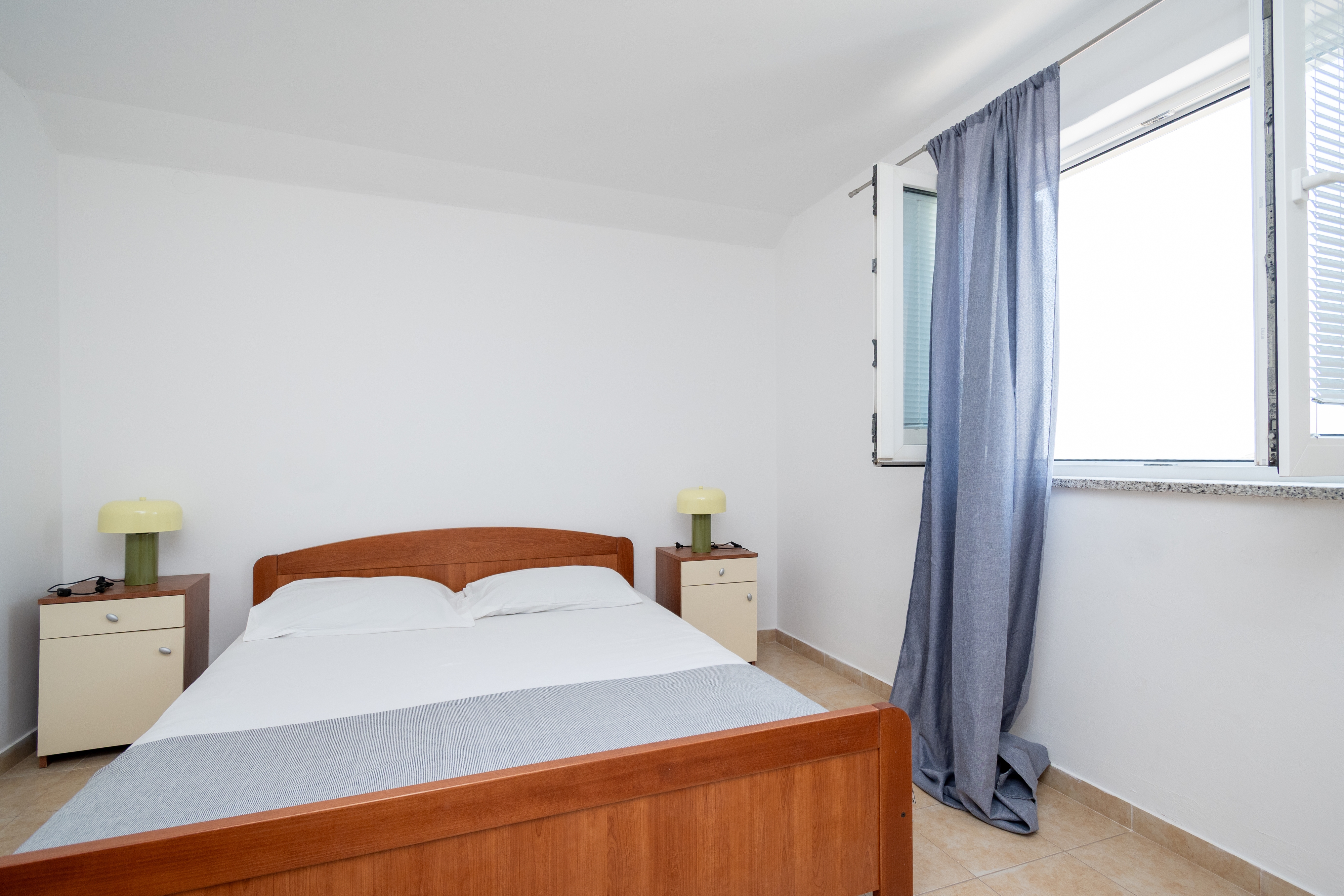Two bedroom apartment with terrace and sea view Zubovići, Pag  A-b