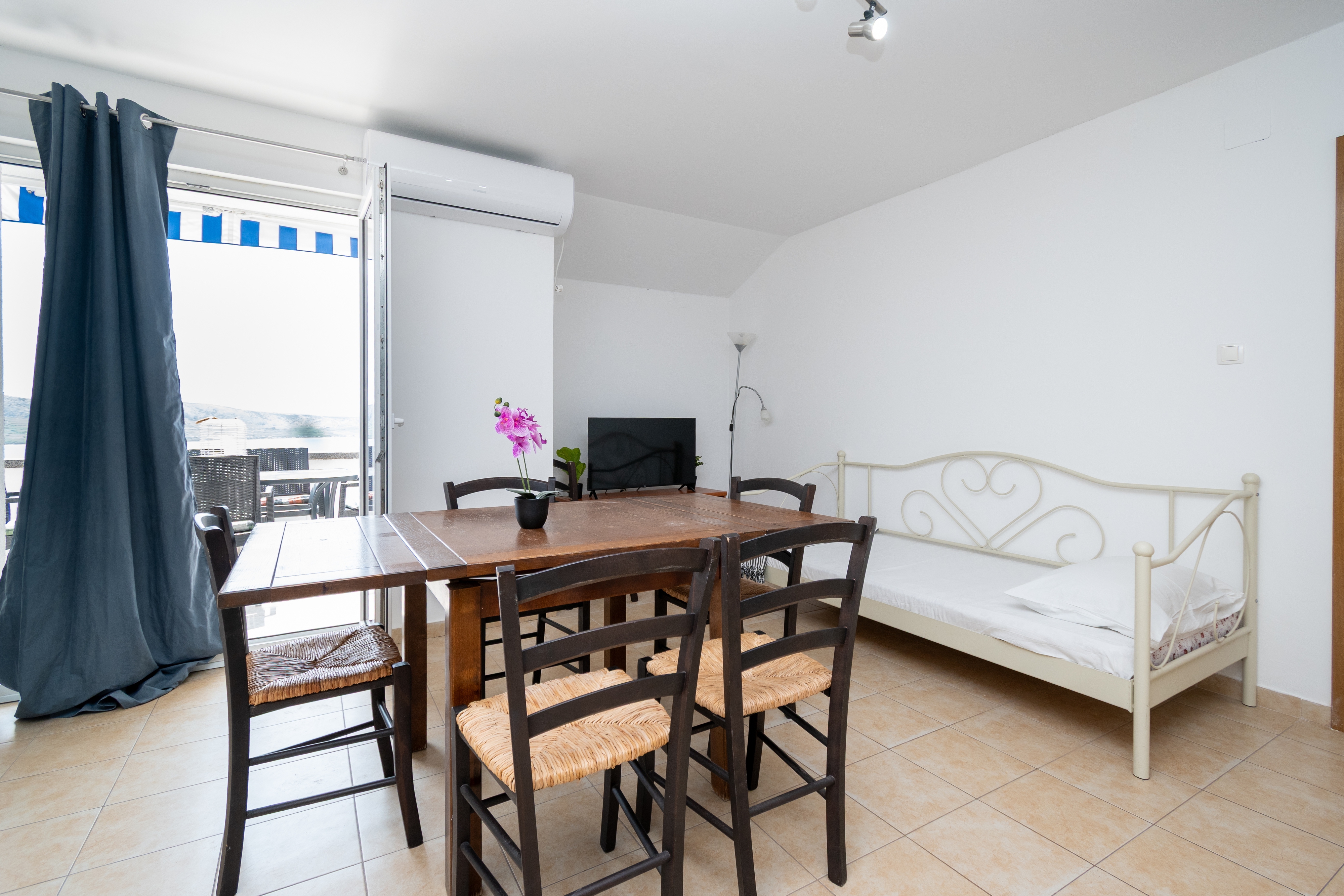Two bedroom apartment with terrace and sea view Zubovići, Pag (A-9365-b)