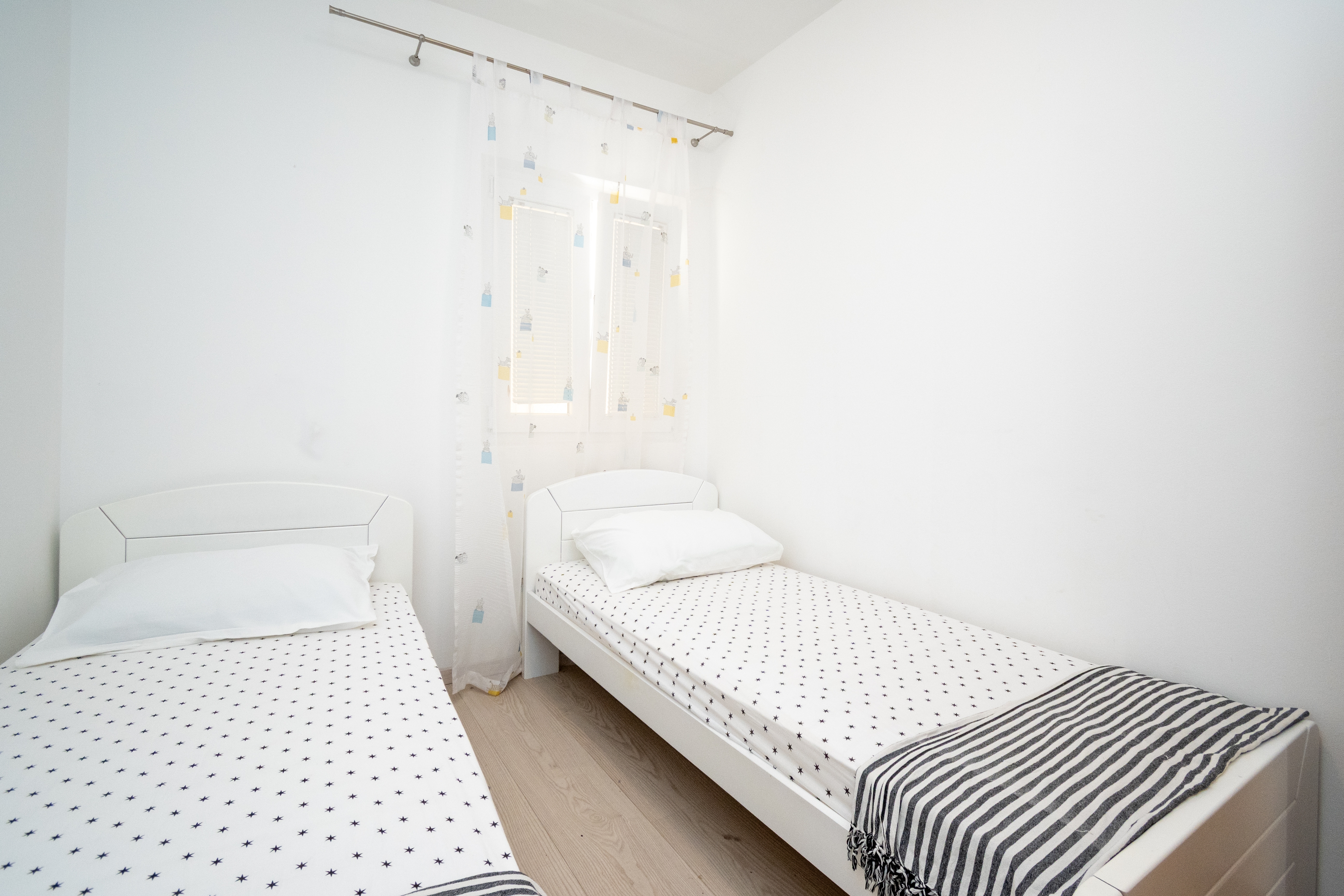 Two bedroom apartment with balcony and sea view Zubovići, Pag  A-c