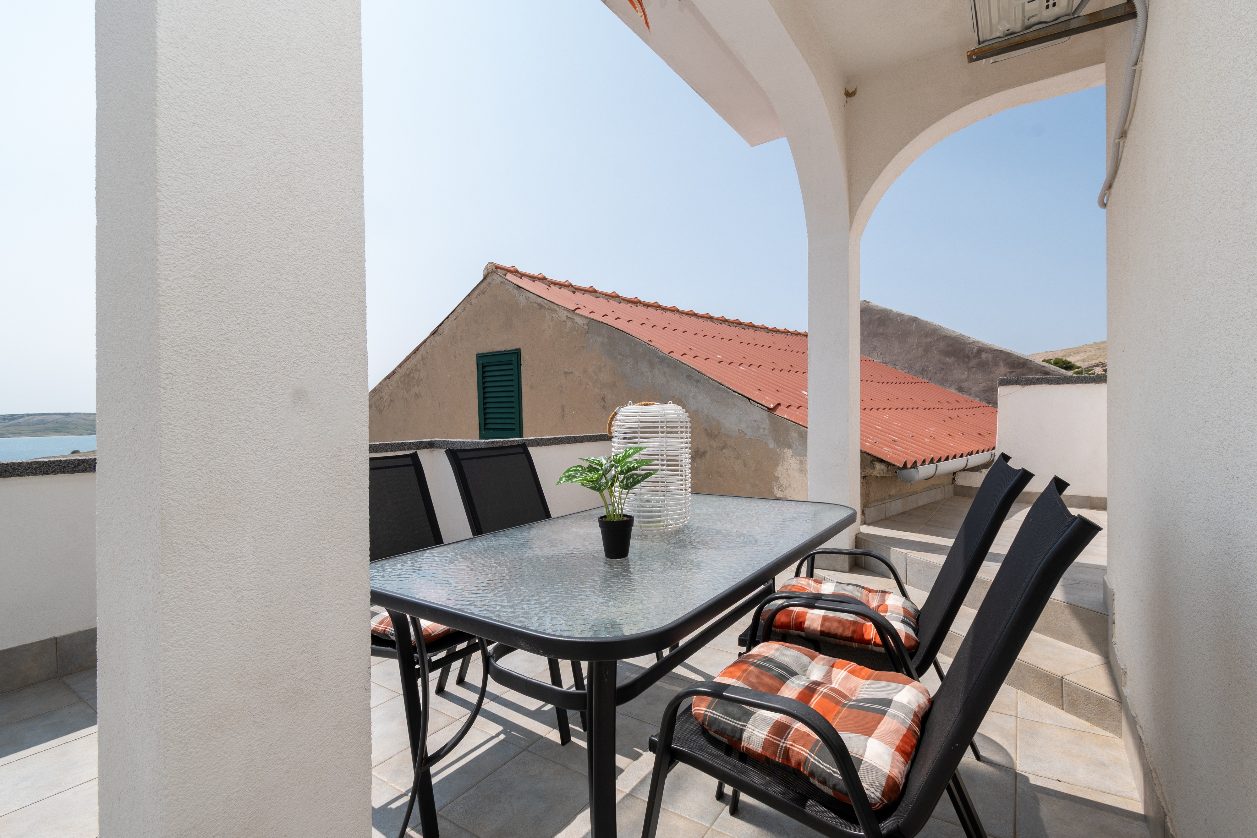 Two bedroom apartment with terrace and sea view Zubovići, Pag  A-d